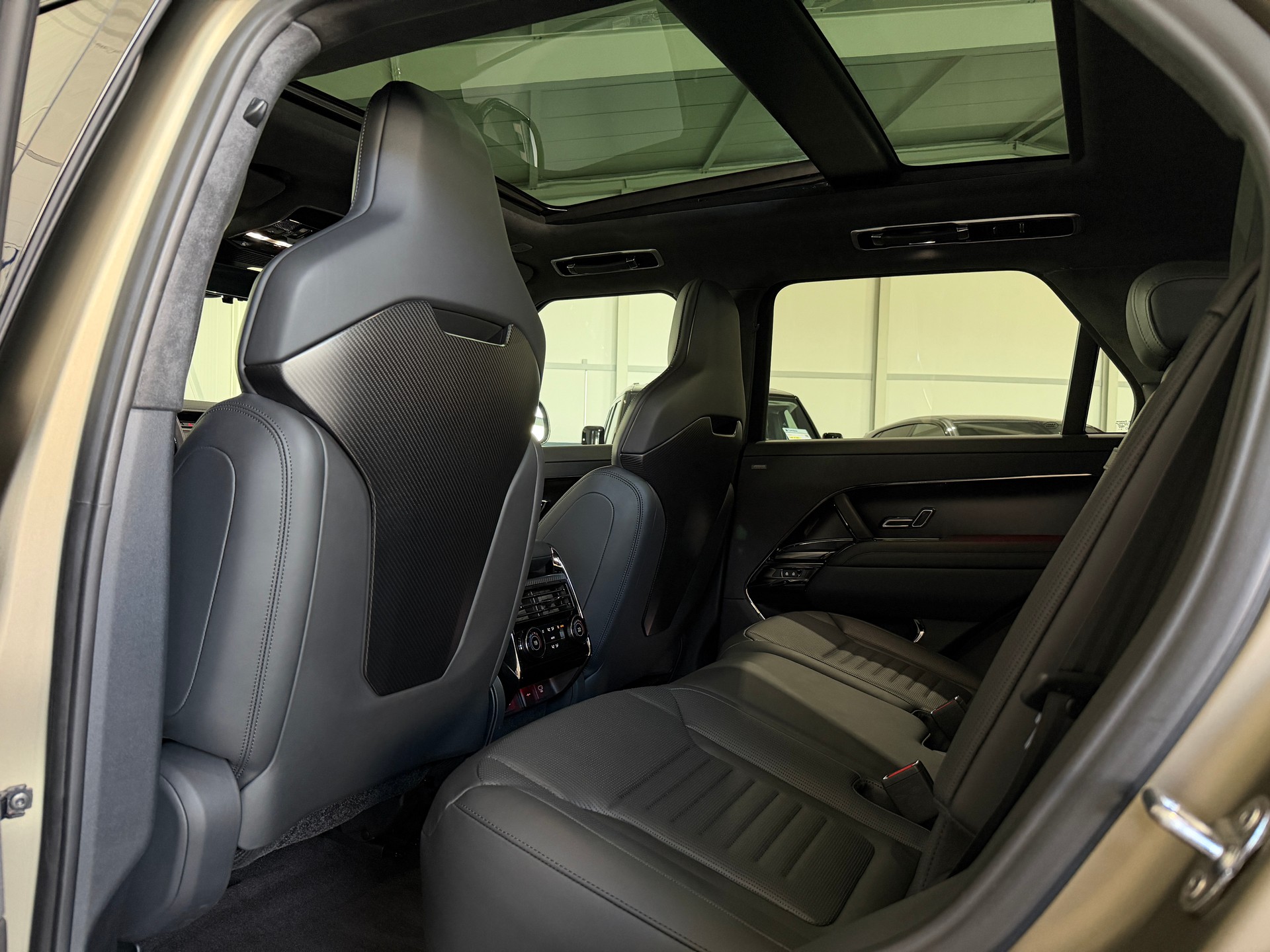 LAND ROVER Range Rover Sport P635 4.4 V8 SV Edition One Bronze CARBON fortlaufende Werksgarantie 5J/150'000km-image-15
