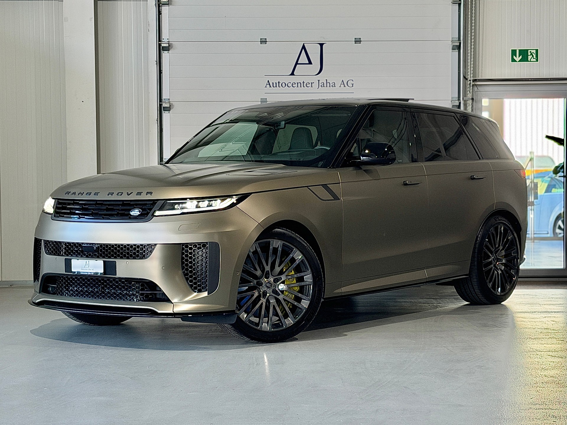 LAND ROVER Range Rover Sport P635 4.4 V8 SV Edition One Bronze CARBON fortlaufende Werksgarantie 5J/150'000km-image-0