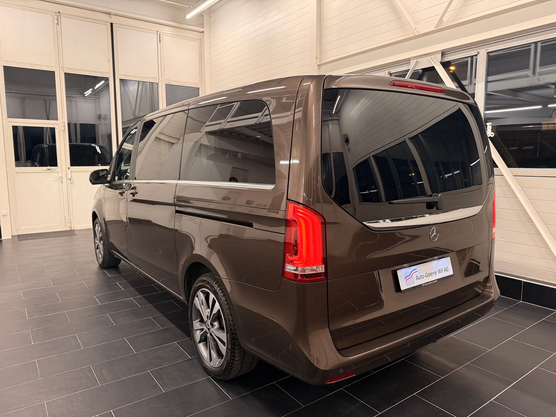 MERCEDES-BENZ V 250 d Swiss Edition lang 4Matic 7G-Tronic-showroom-element-3