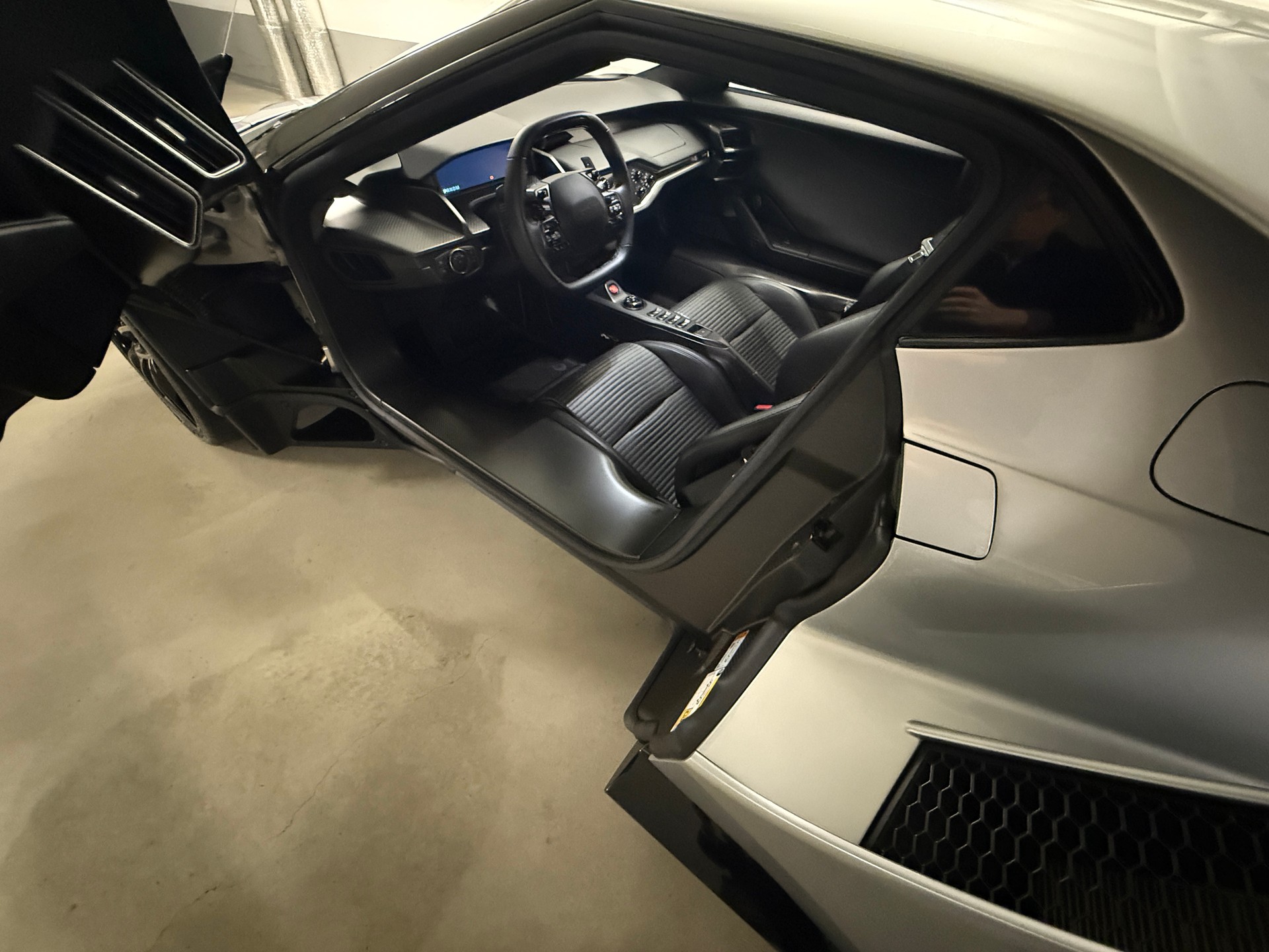 FORD GT-image-9