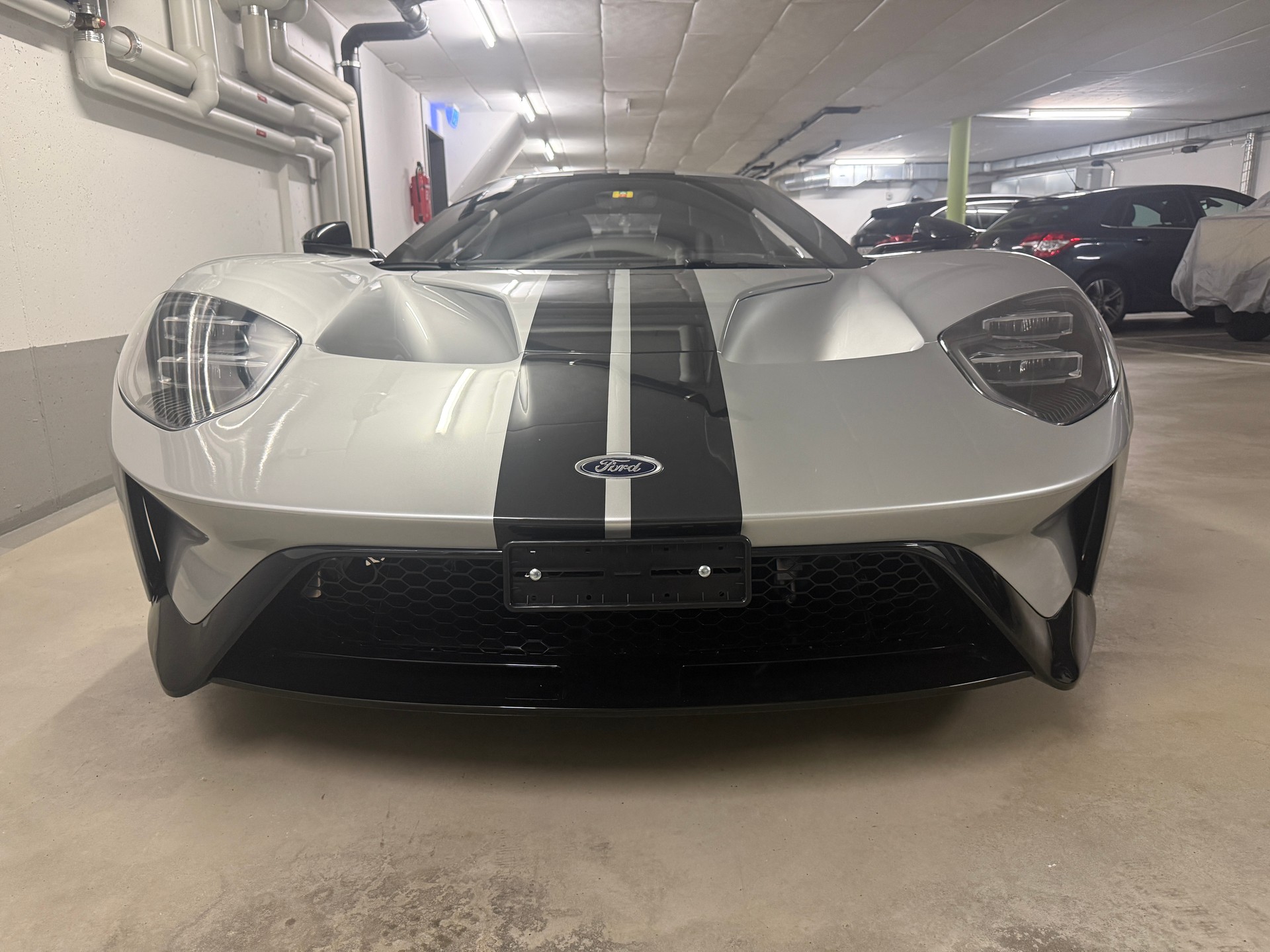 FORD GT-showroom-element-2