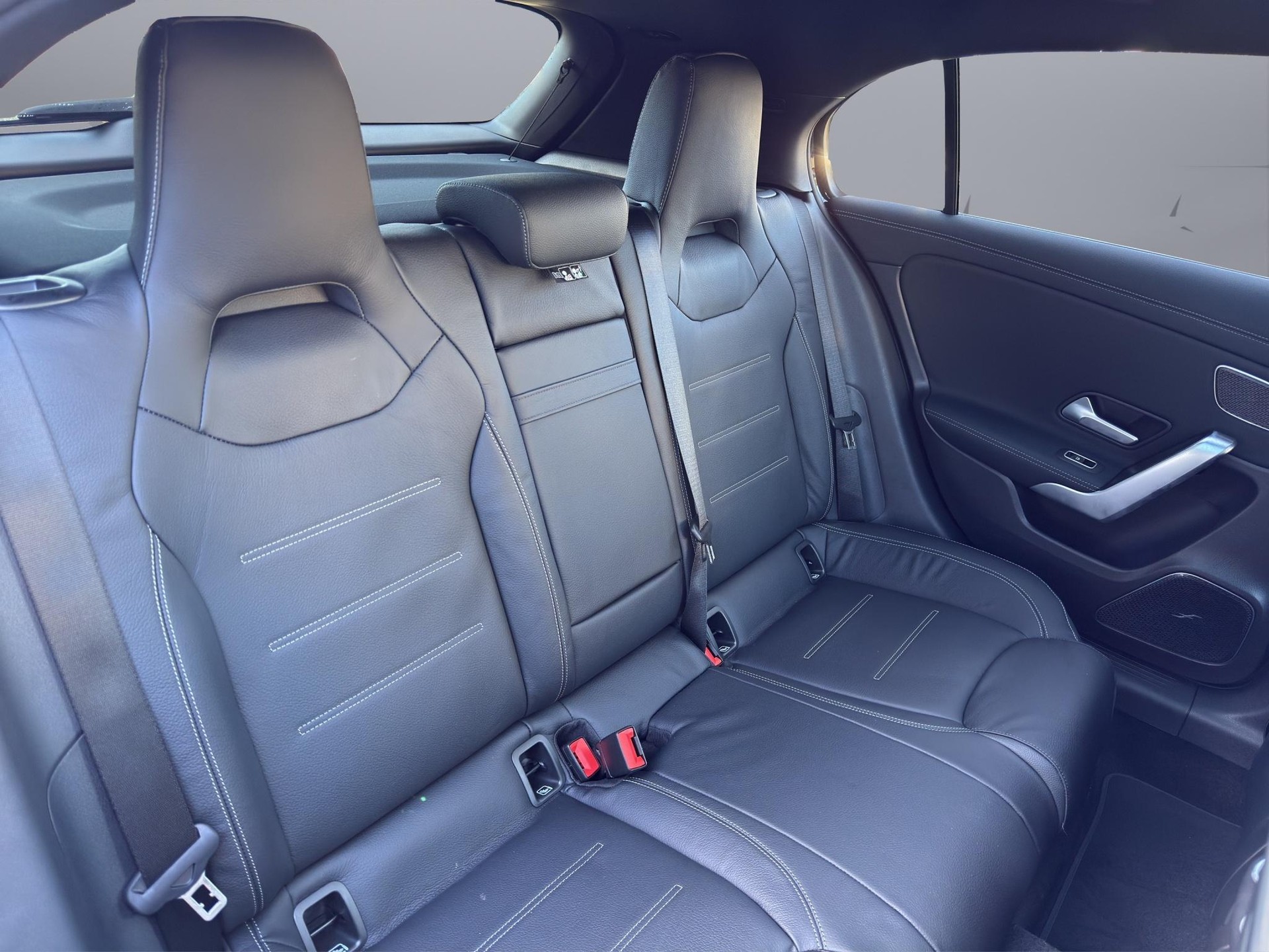 MERCEDES-BENZ A 45 S AMG 4matic+-image-17