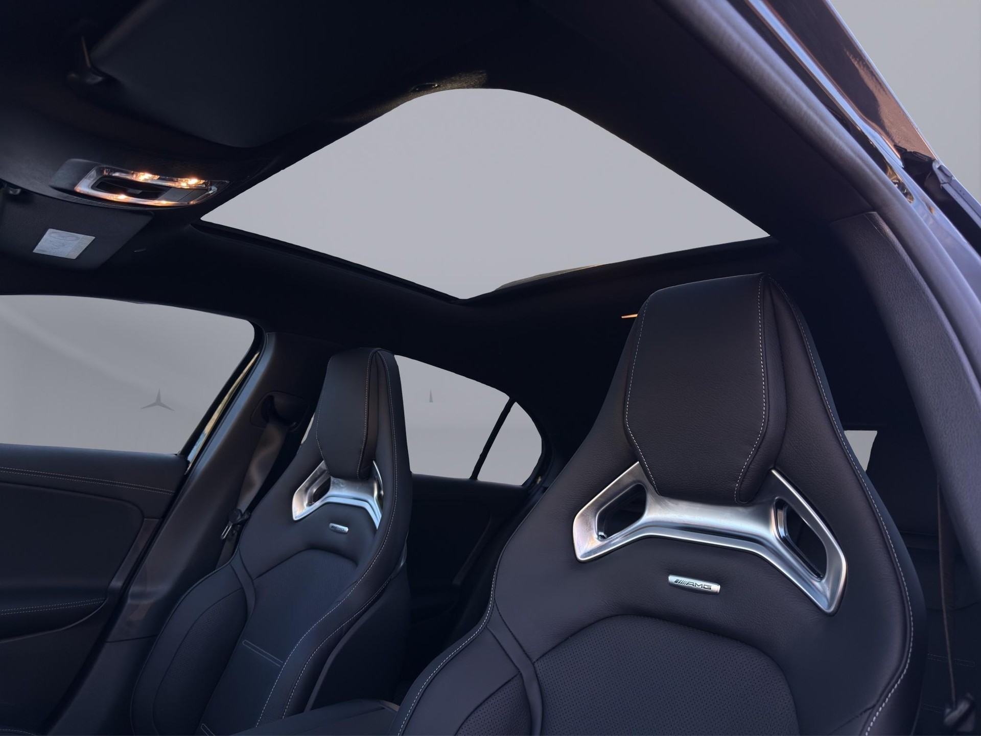 MERCEDES-BENZ A 45 S AMG 4matic+-image-19