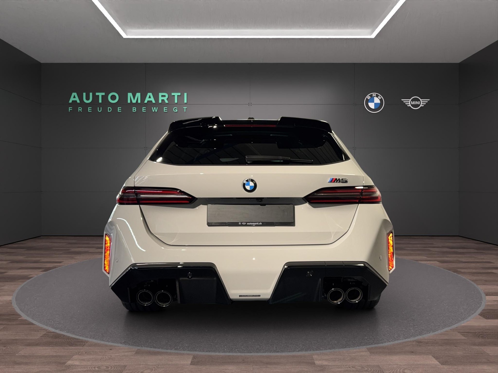 BMW M5 xDrive Touring-image-2
