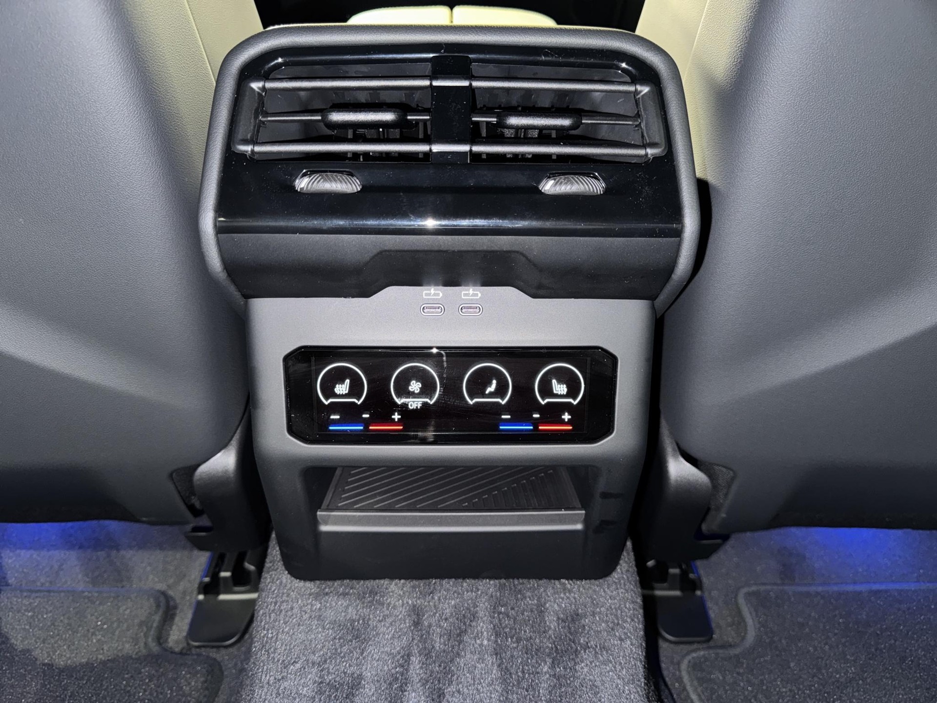 BMW M5 xDrive Touring-image-9