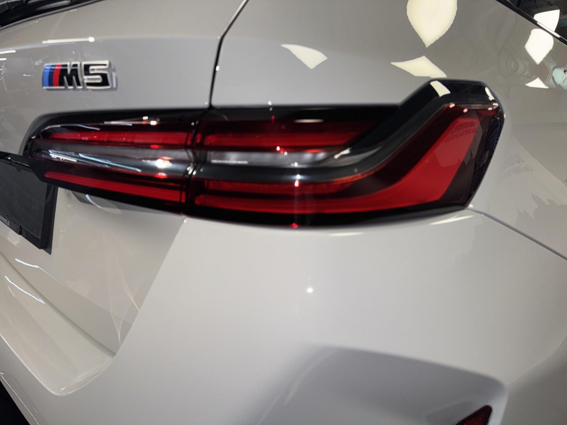 BMW M5 xDrive Touring-image-5