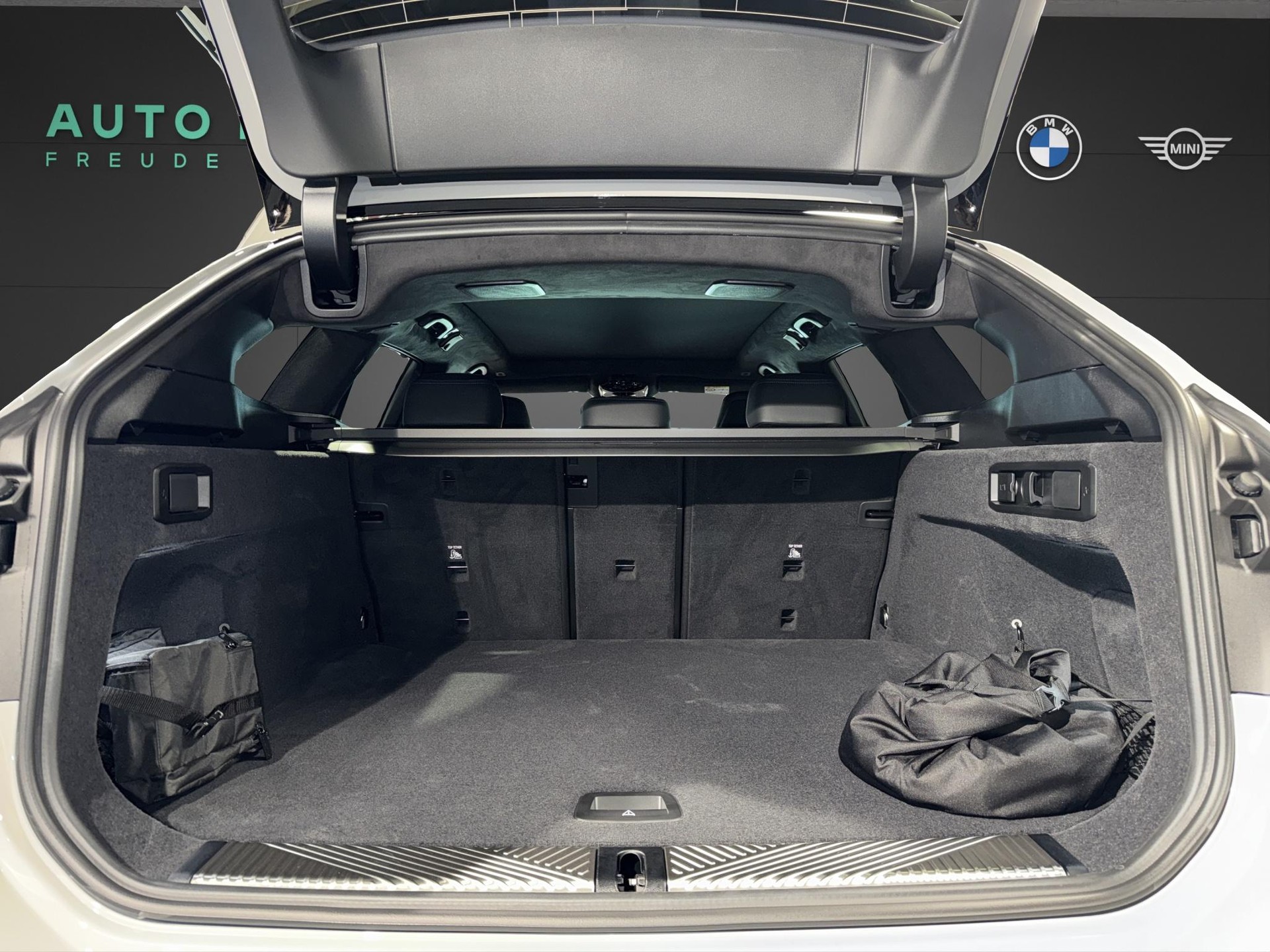 BMW M5 xDrive Touring-image-15