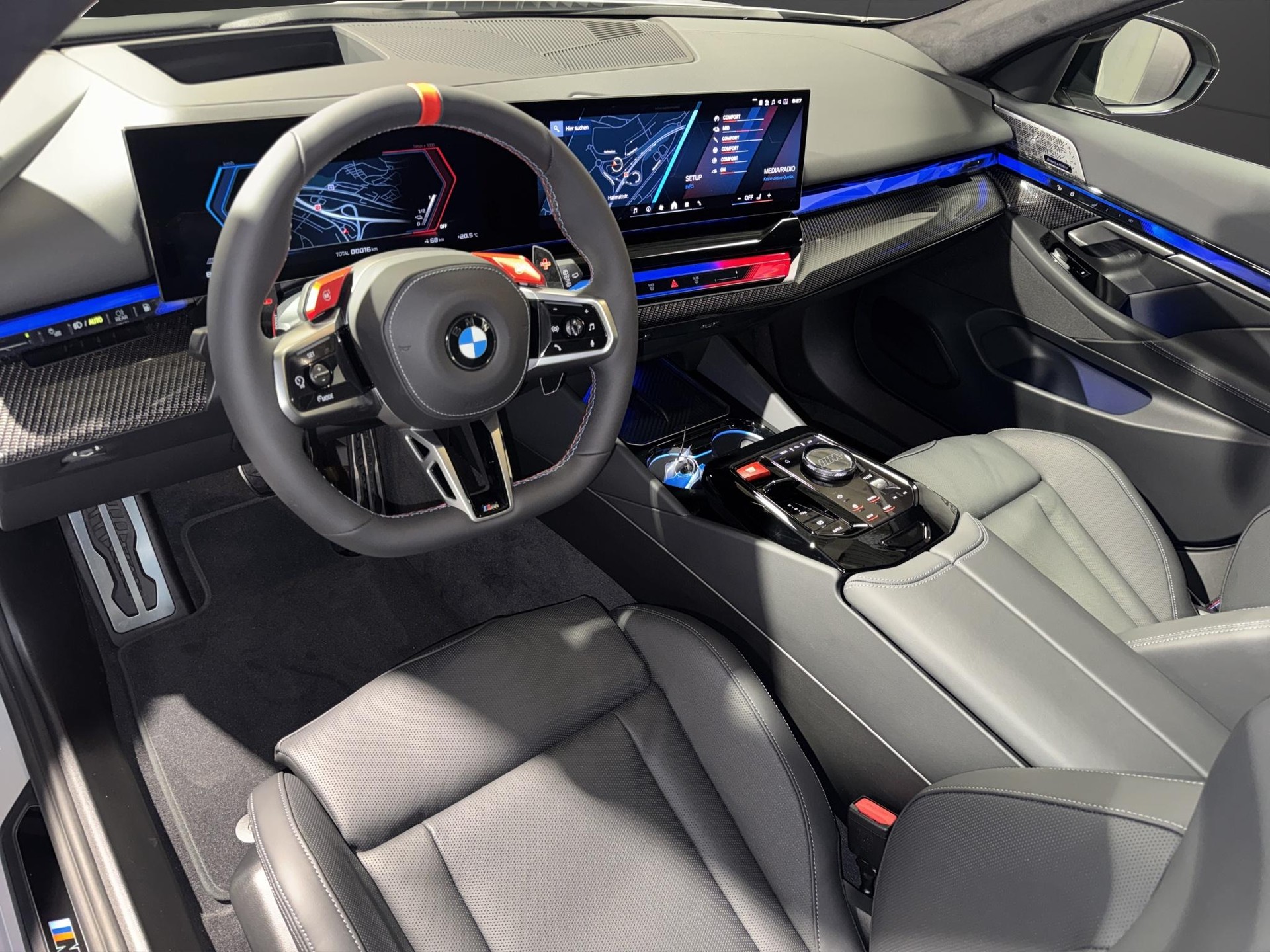 BMW M5 xDrive Touring-image-7