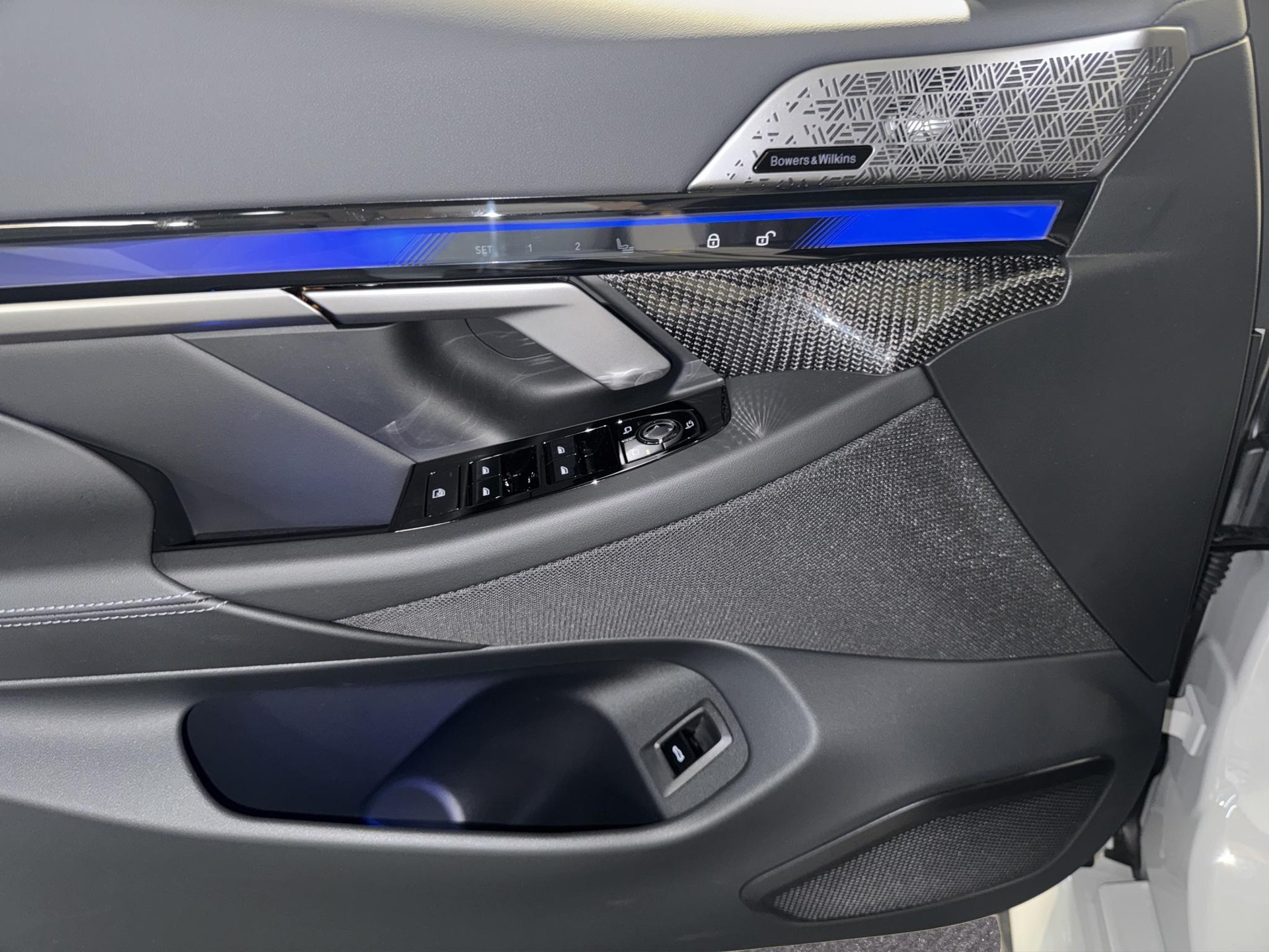 BMW M5 xDrive Touring-image-11