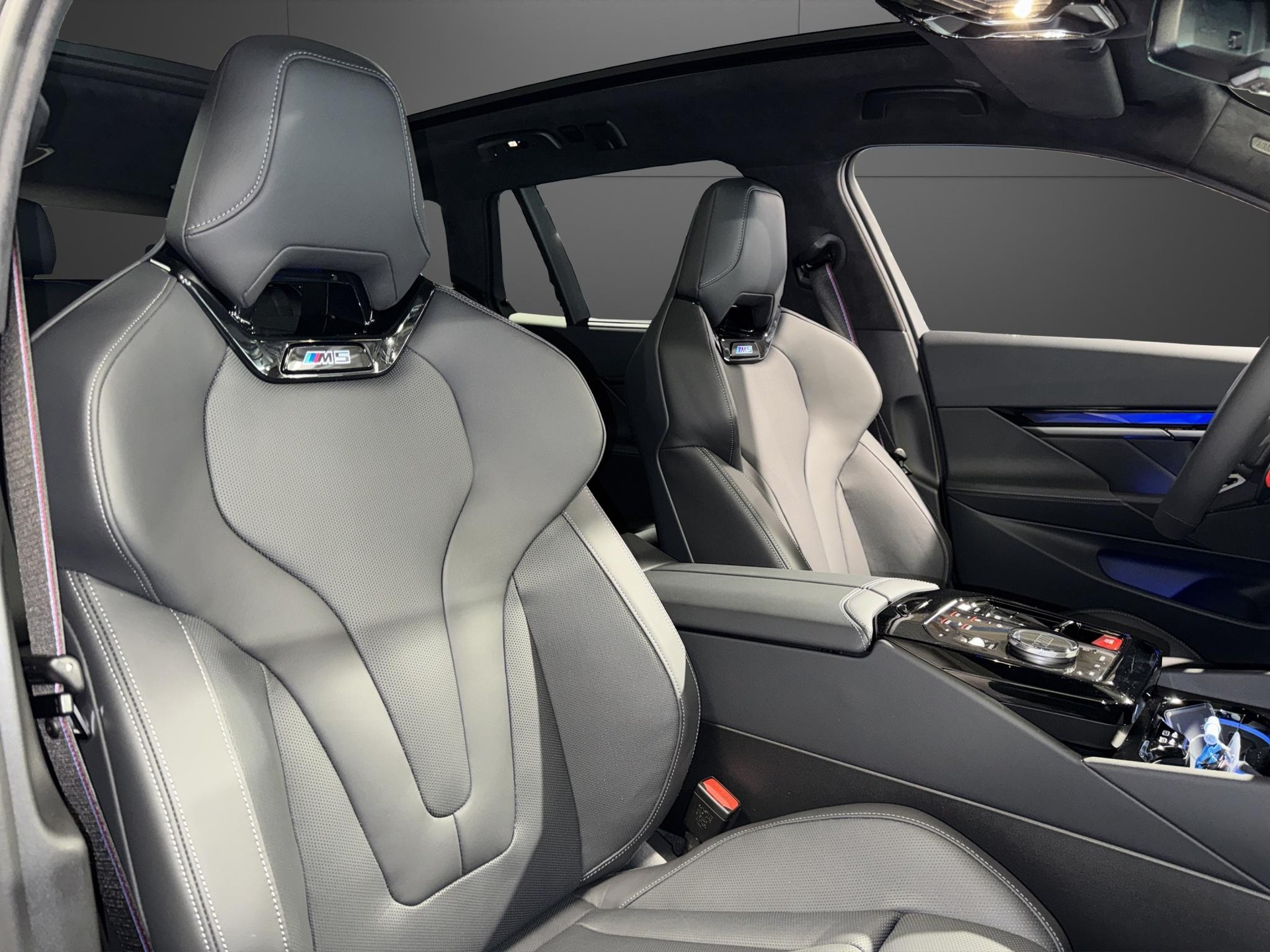 BMW M5 xDrive Touring-image-17