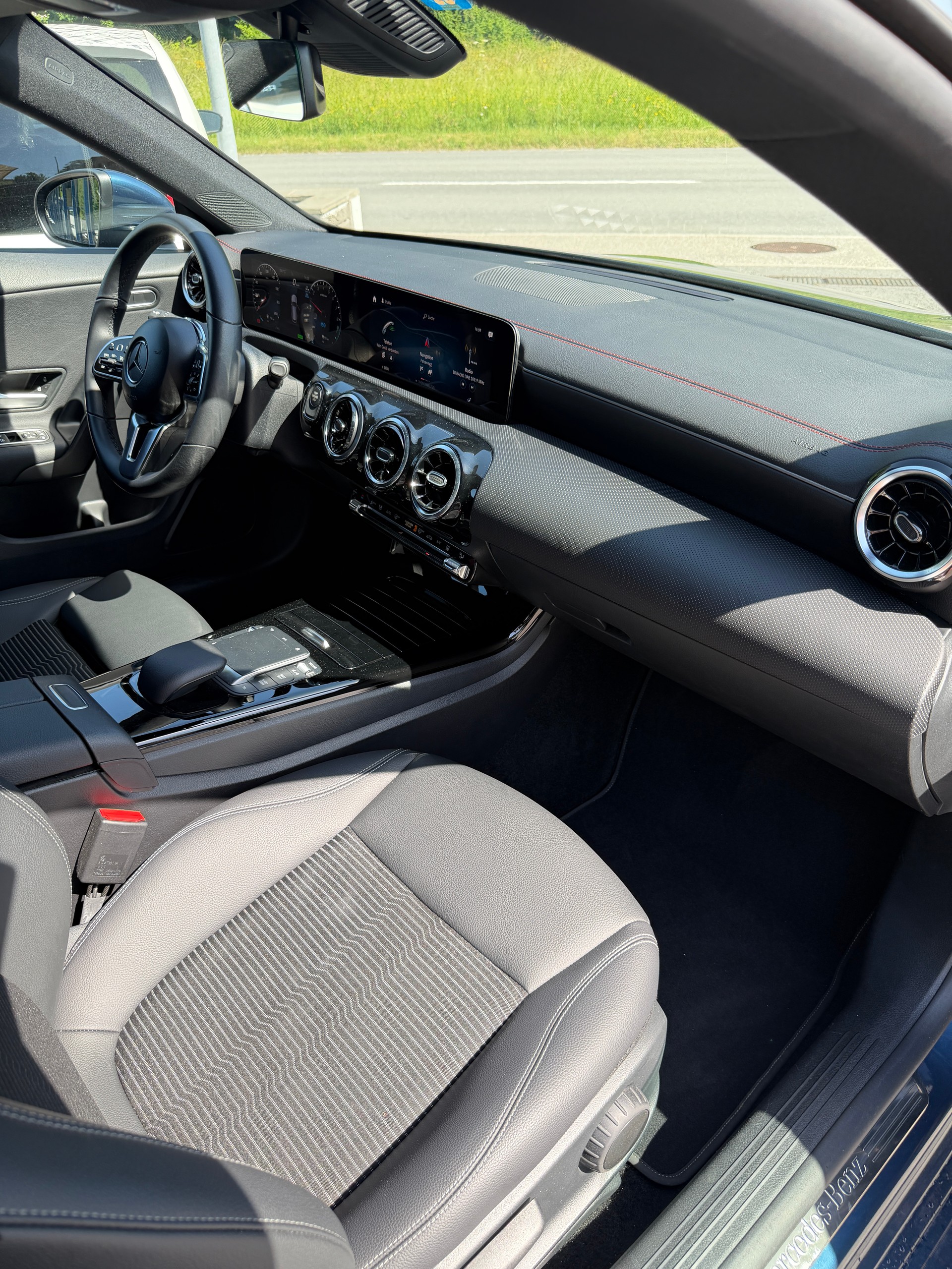 MERCEDES-BENZ CLA Shooting Brake 250 e 8G-DCT Style-image-9