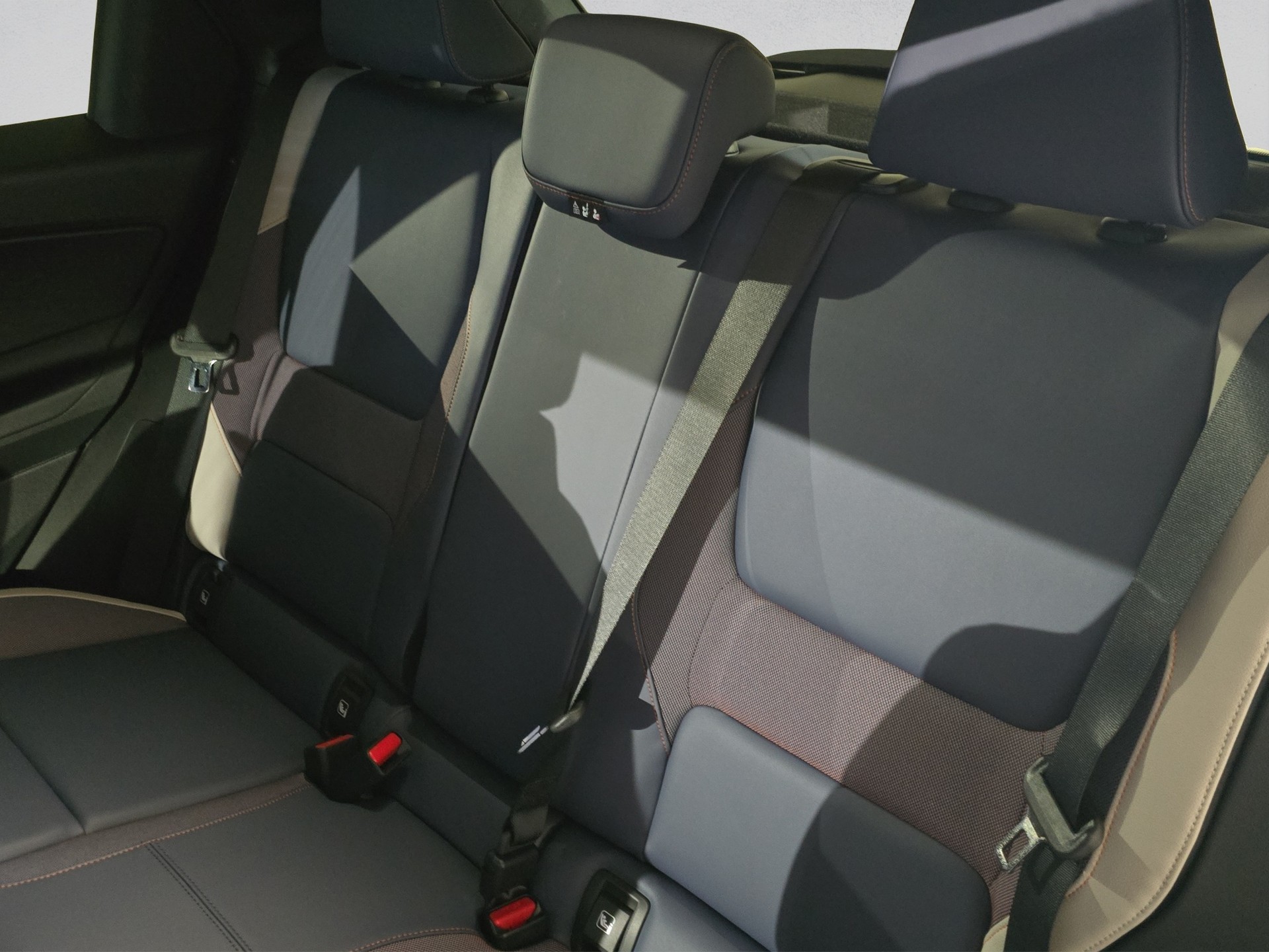 NISSAN Micra 52kWh Evolve-image-10