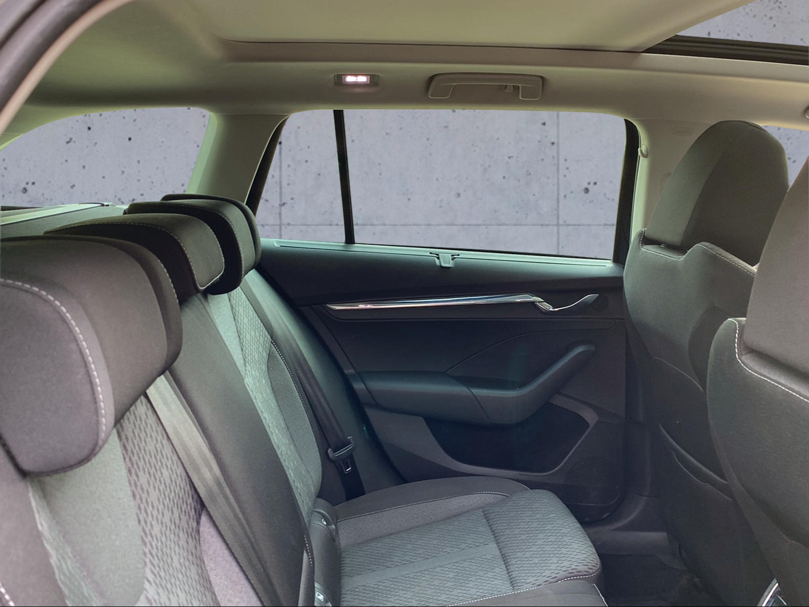 SKODA Octavia Combi 1.5 TSI mHEV DSG Style-image-7