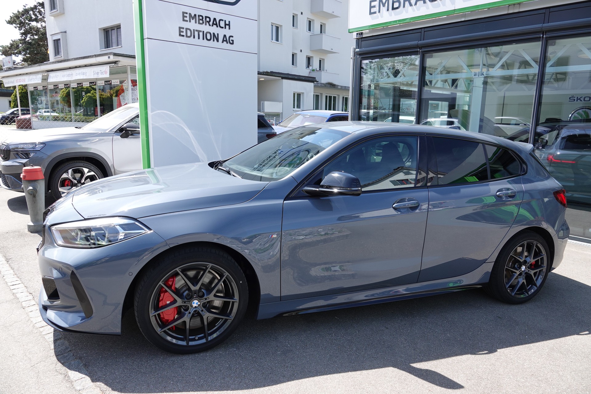 BMW M135i xDrive-showroom-element-3