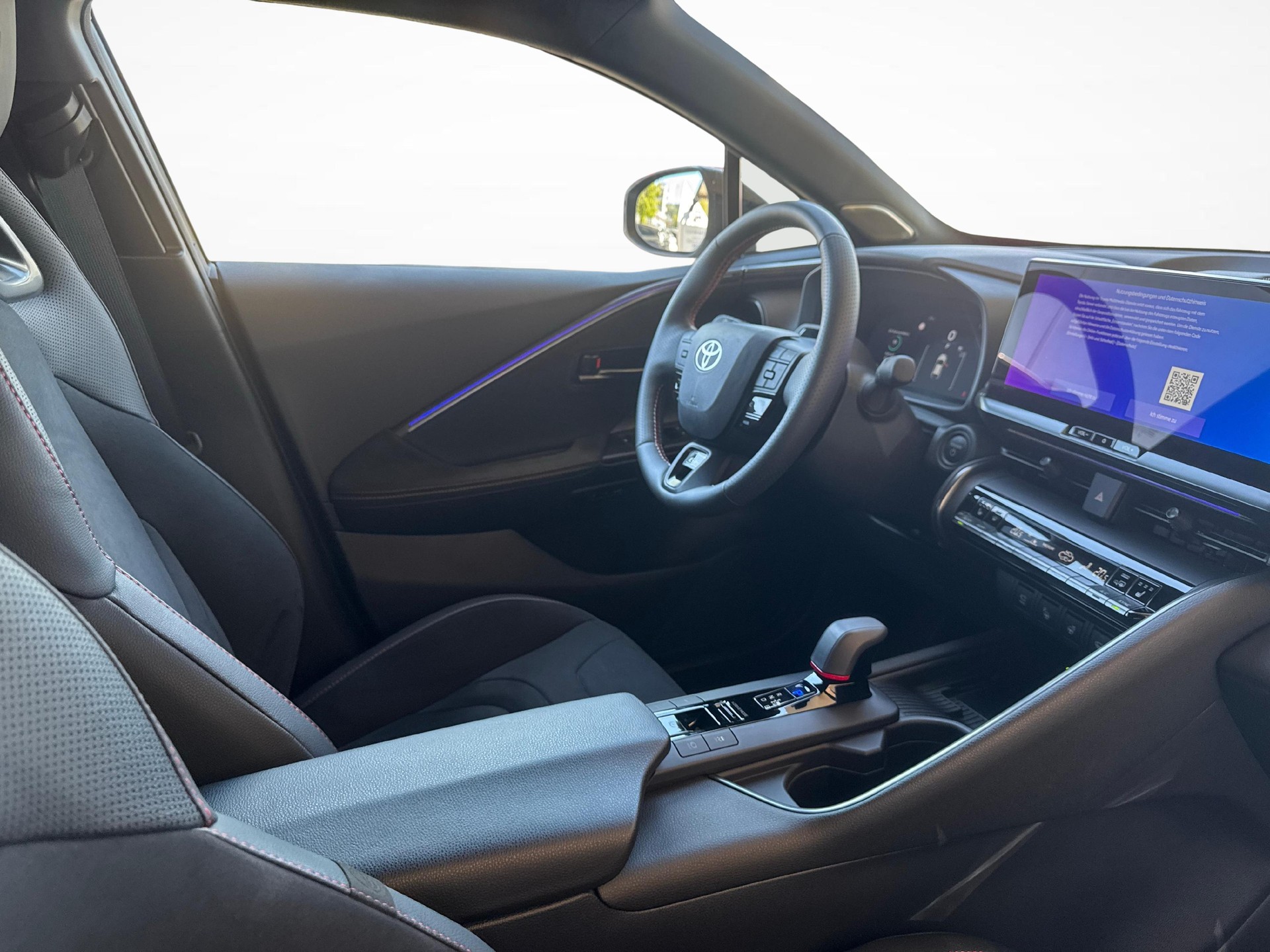 TOYOTA C-HR 2.0 PHEV GR Sport-image-10