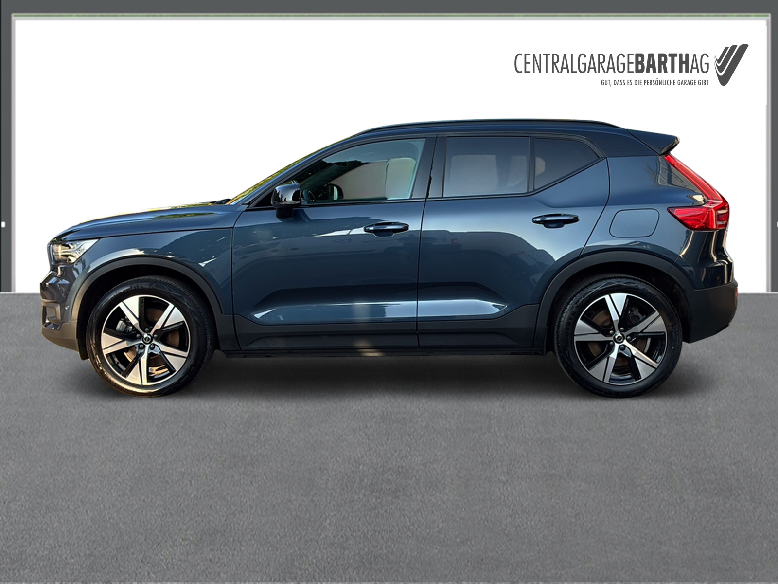 VOLVO XC40 Pro AWD-showroom-element-3