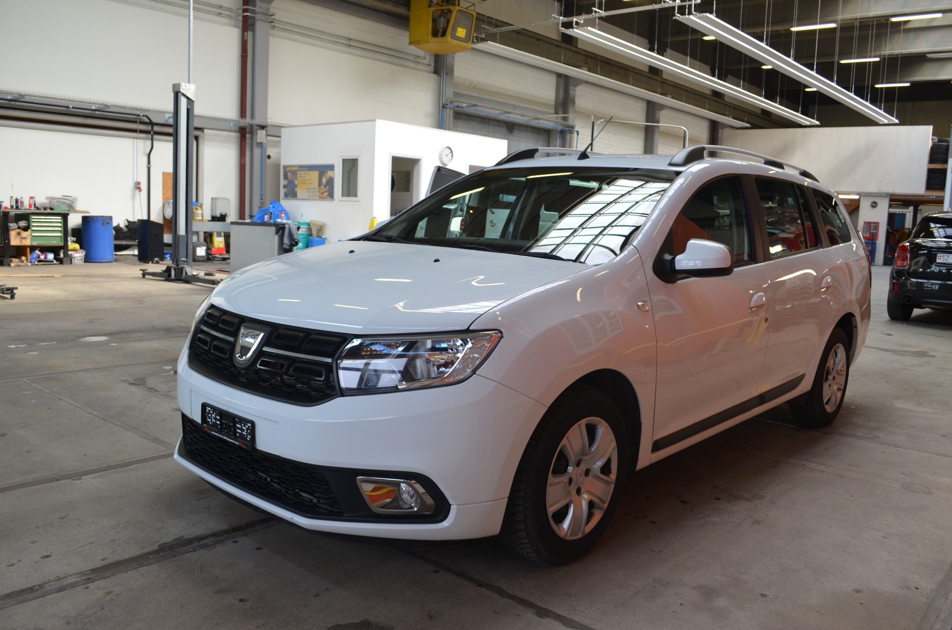 DACIA Logan MCV 0.9 Lauréate Automatic-image-2