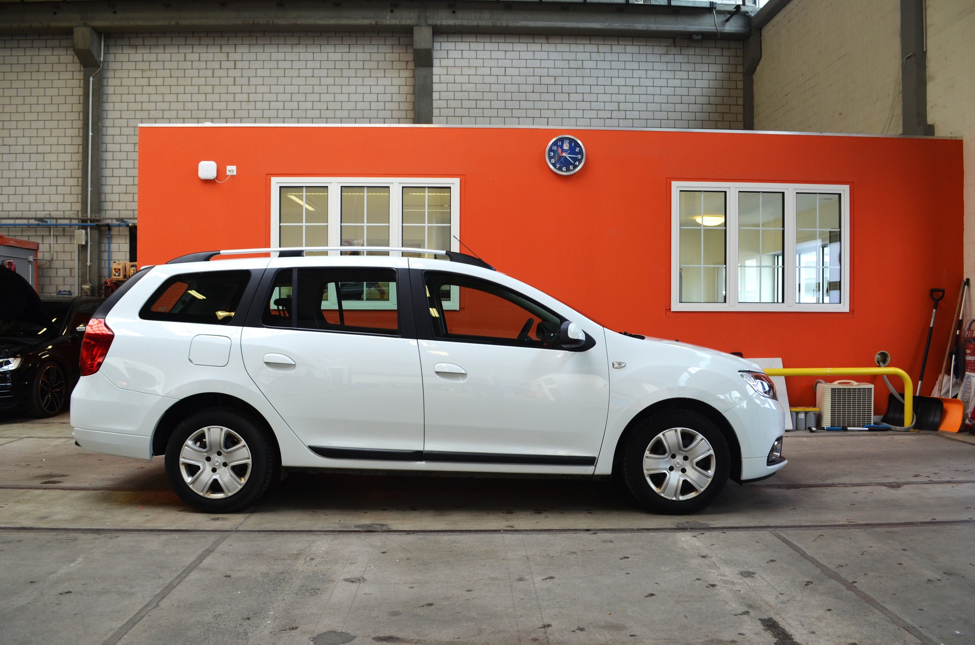 DACIA Logan MCV 0.9 Lauréate Automatic-image-3