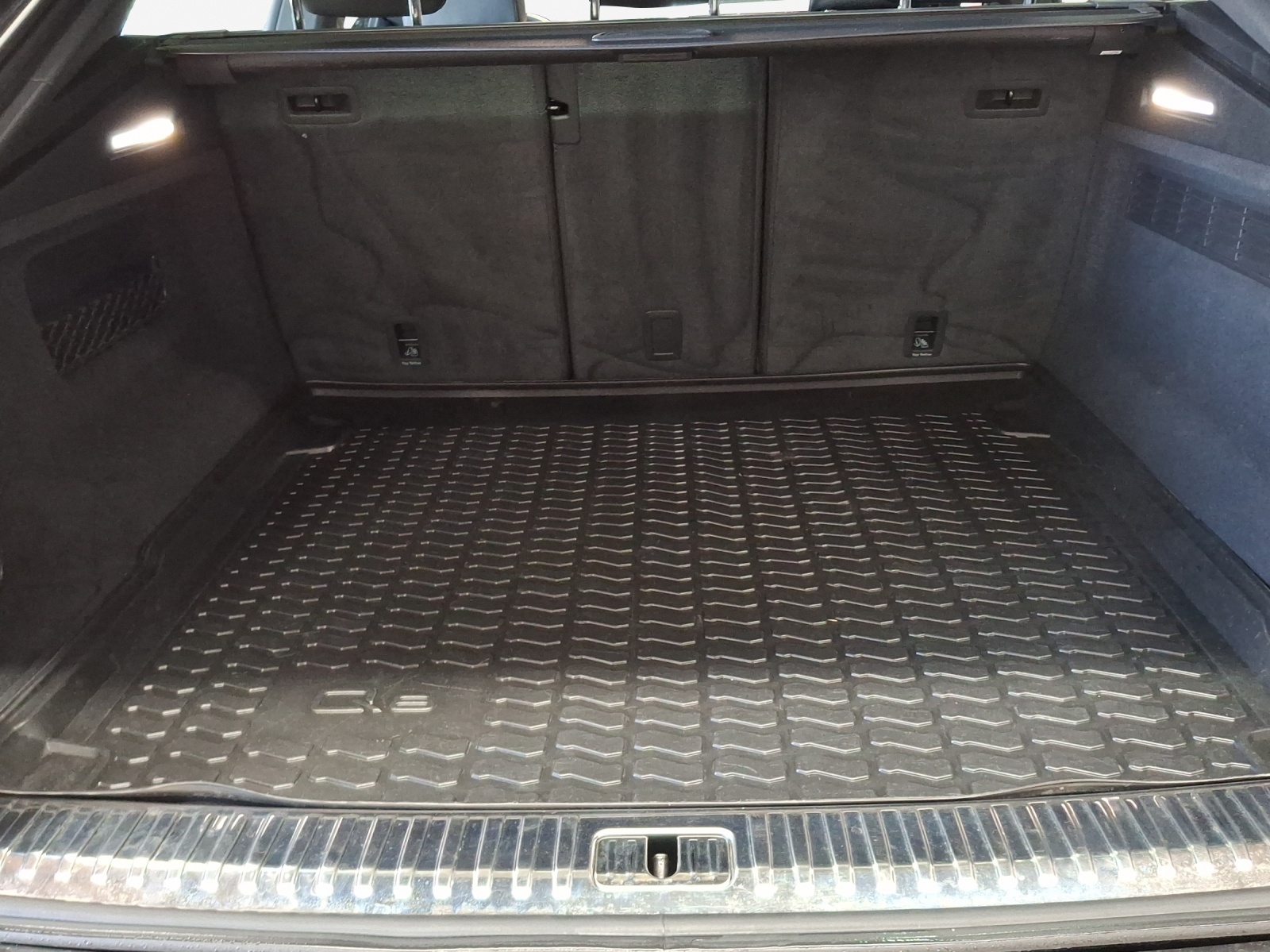 AUDI Q8 55 TFSI quattro tiptronic-image-12