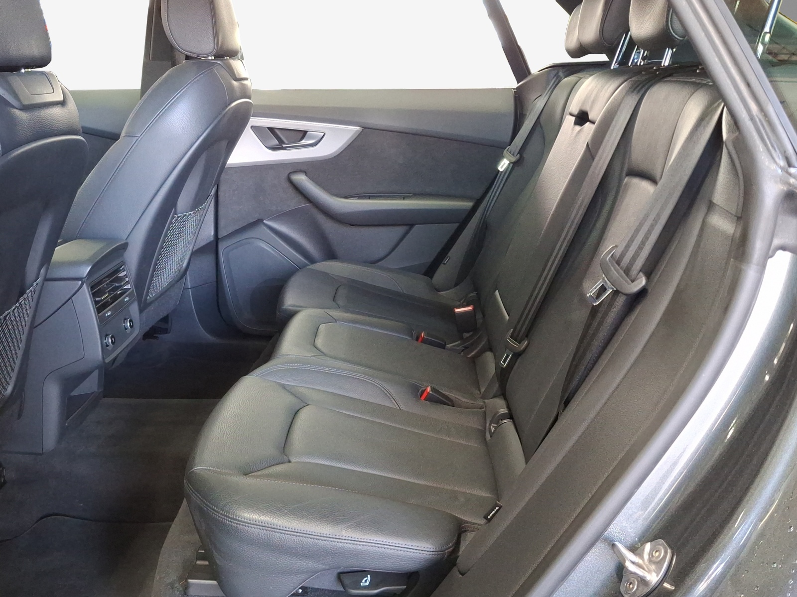 AUDI Q8 55 TFSI quattro tiptronic-image-11