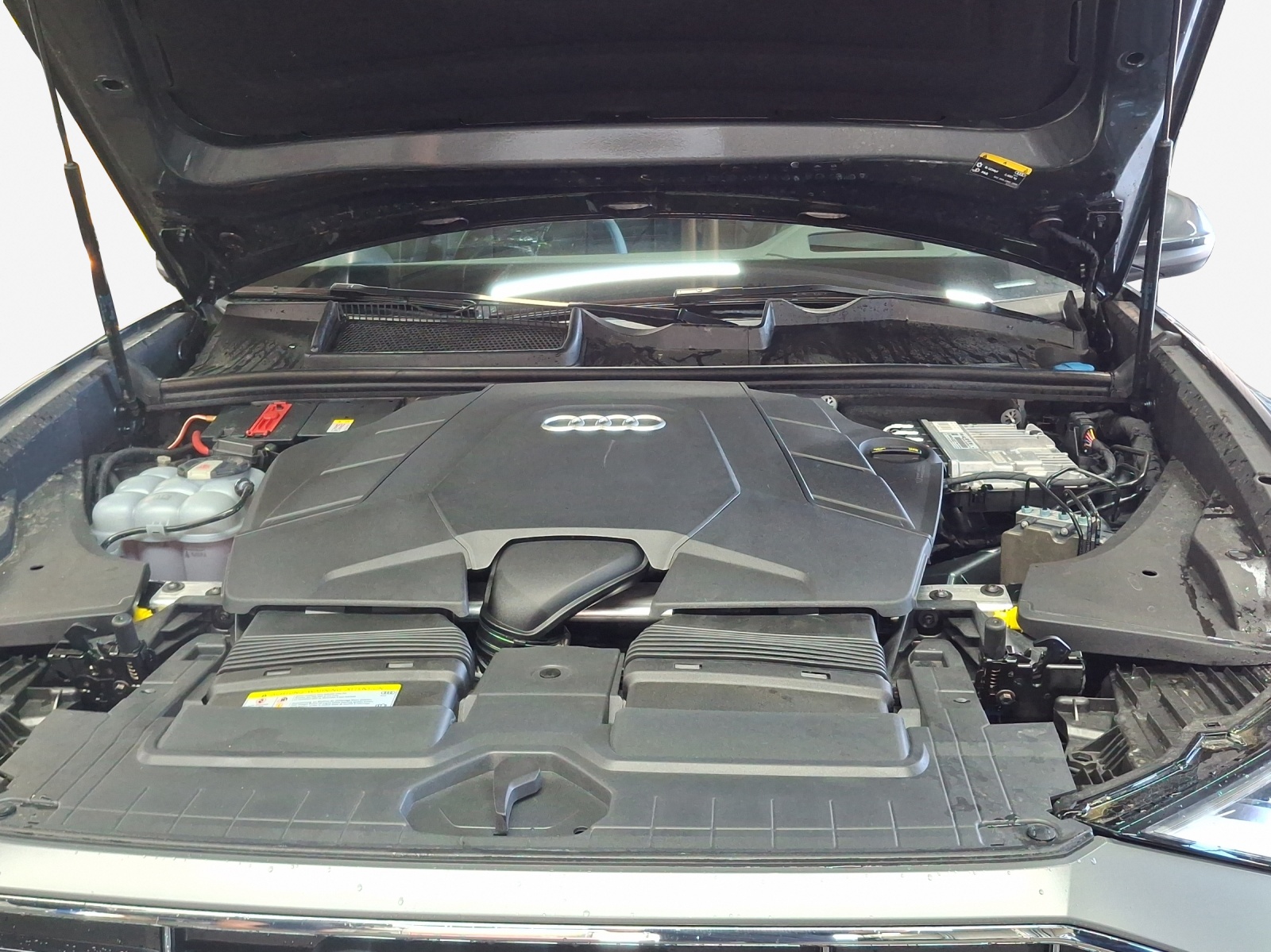 AUDI Q8 55 TFSI quattro tiptronic-image-15