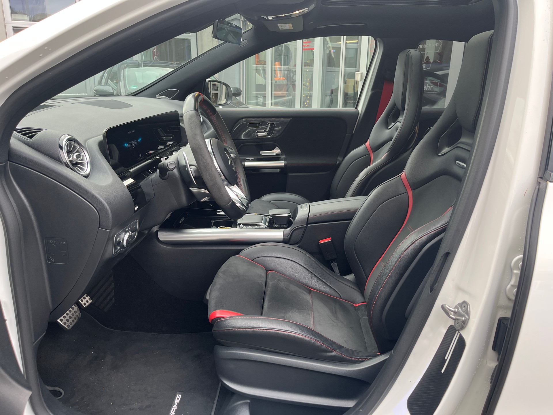 MERCEDES-BENZ GLA 45 S AMG 4Matic+ 8G-Speedshift DCT-image-8