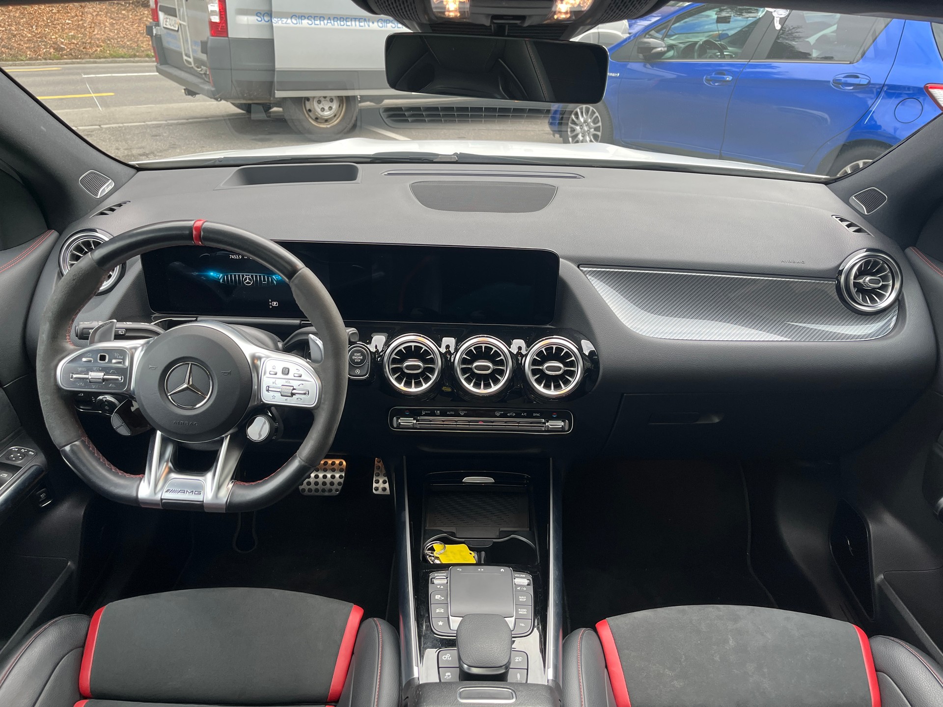 MERCEDES-BENZ GLA 45 S AMG 4Matic+ 8G-Speedshift DCT-image-11