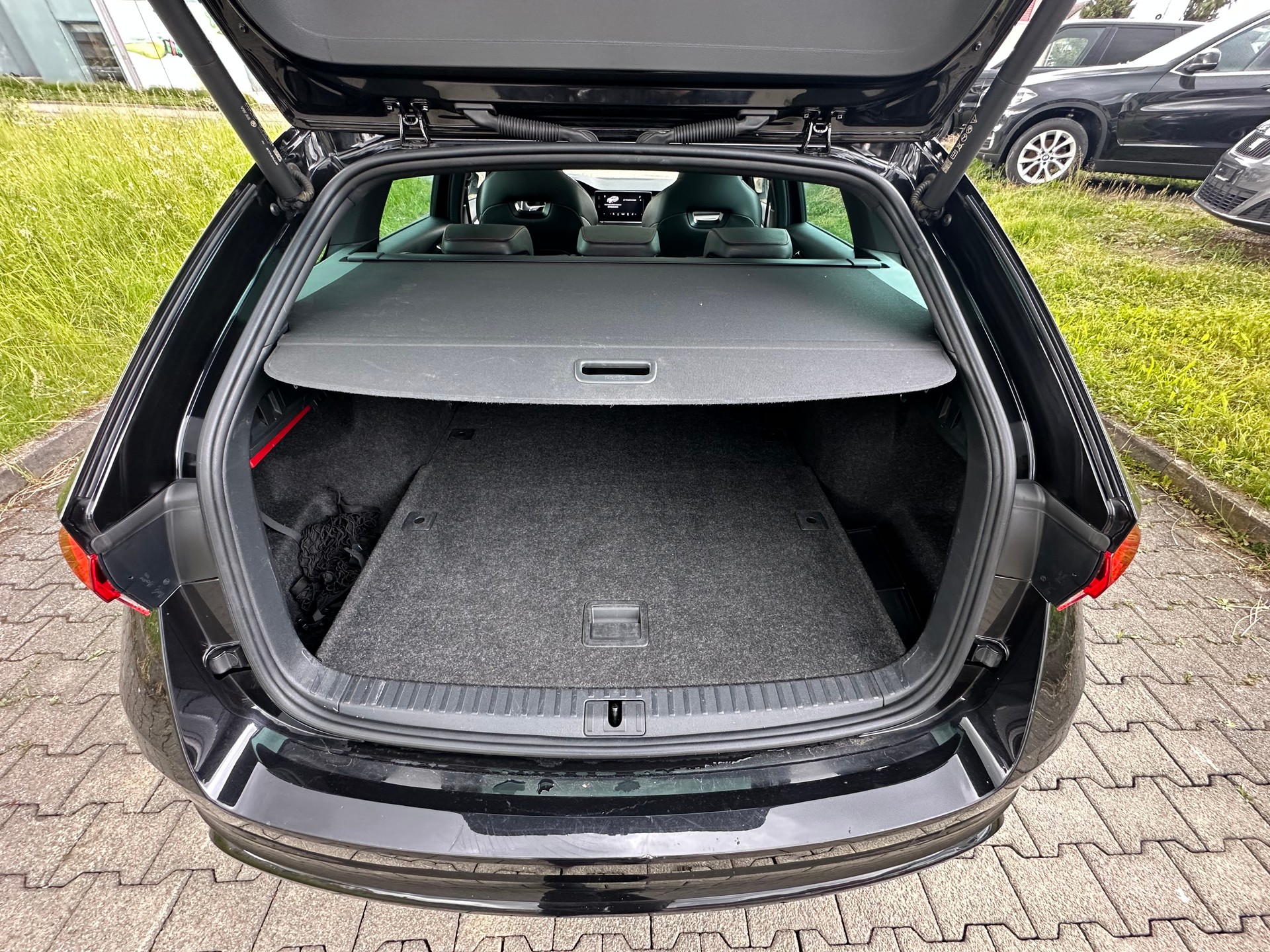 SKODA Octavia Combi 2.0 TSI DSG RS-image-10