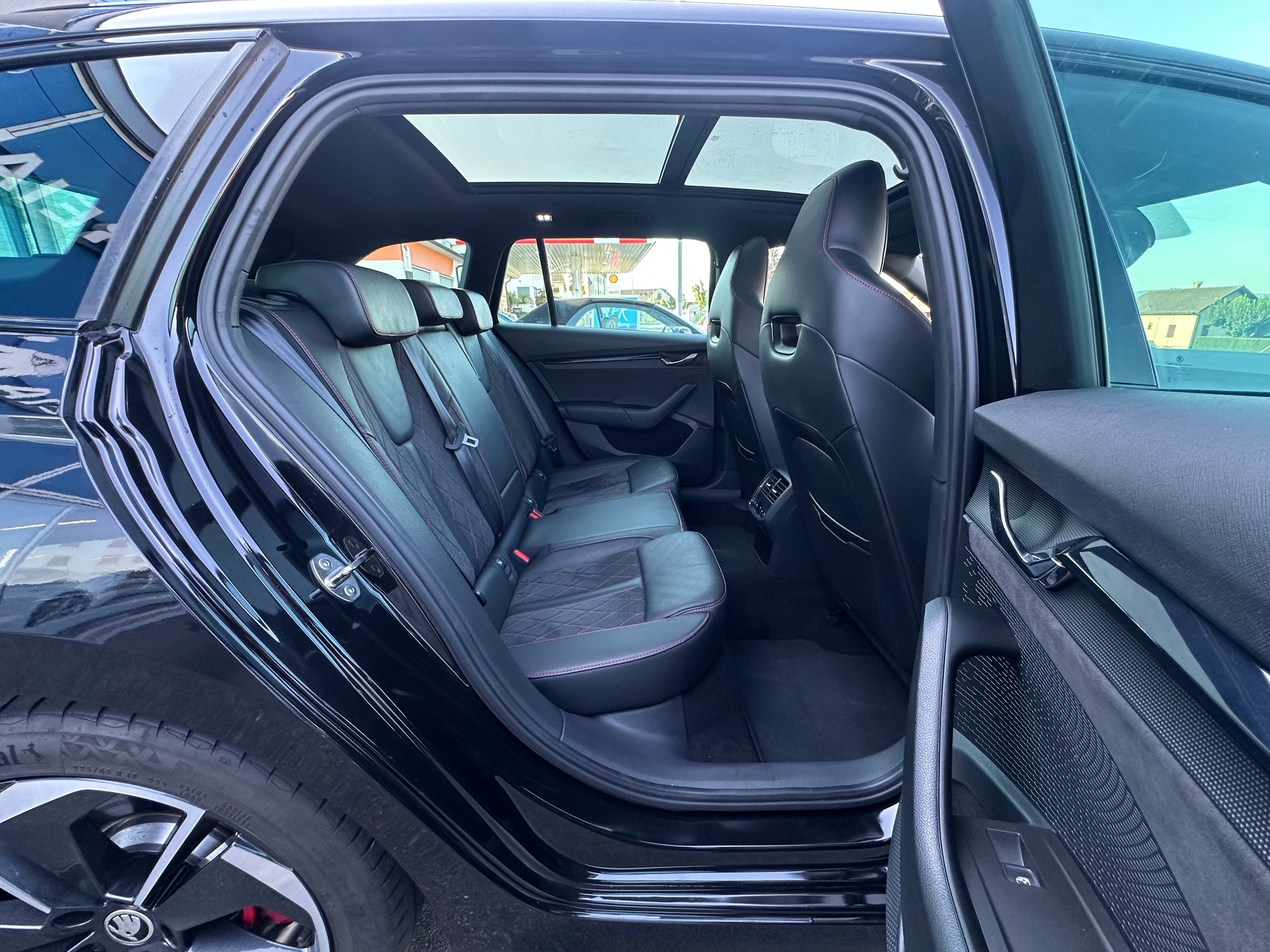 SKODA Octavia Combi 2.0 TSI DSG RS-image-7
