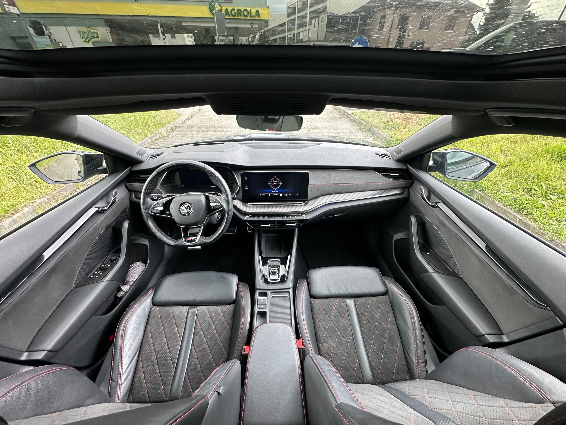 SKODA Octavia Combi 2.0 TSI DSG RS-image-8