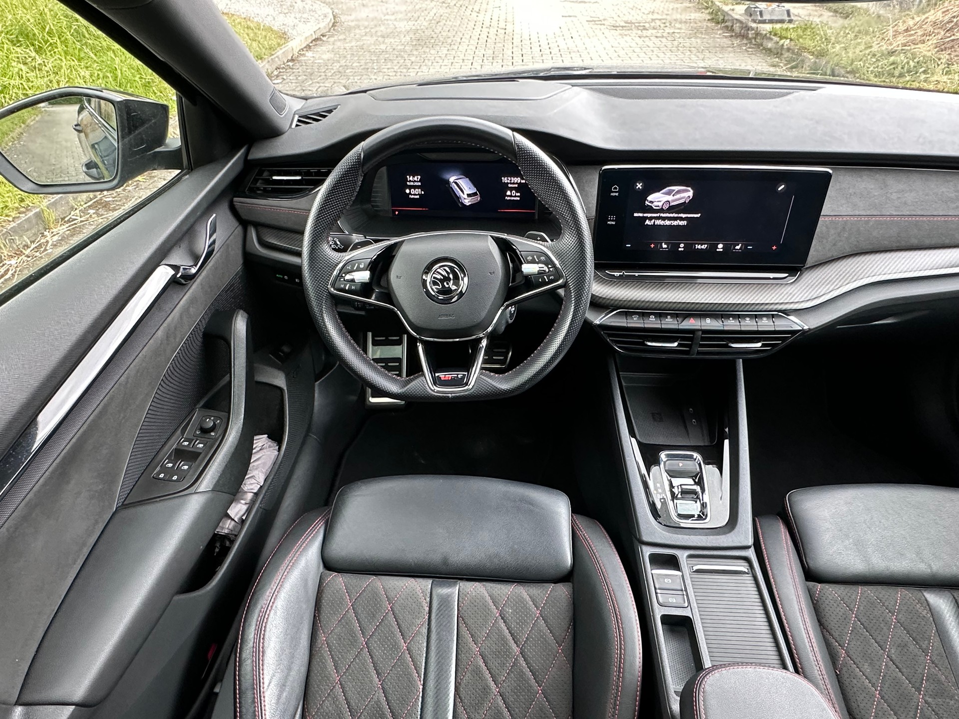 SKODA Octavia Combi 2.0 TSI DSG RS-image-9