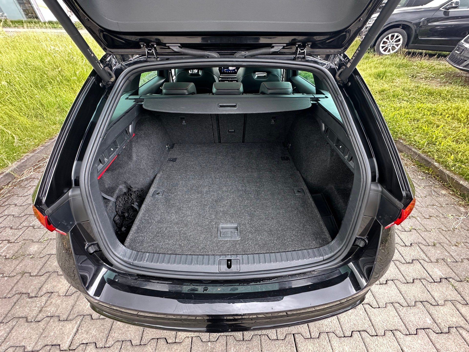 SKODA Octavia Combi 2.0 TSI DSG RS-image-11