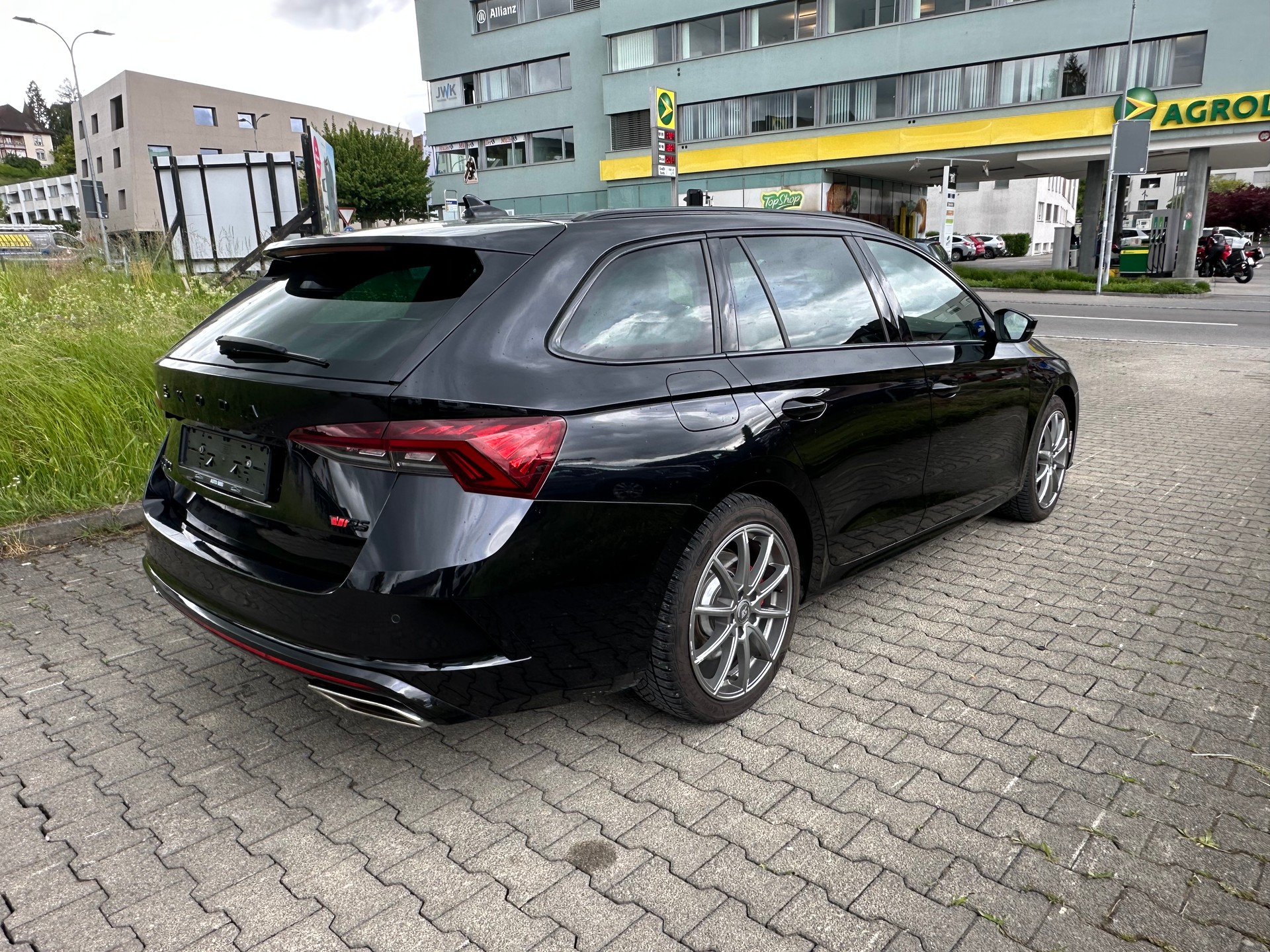 SKODA Octavia Combi 2.0 TSI DSG RS-image-4