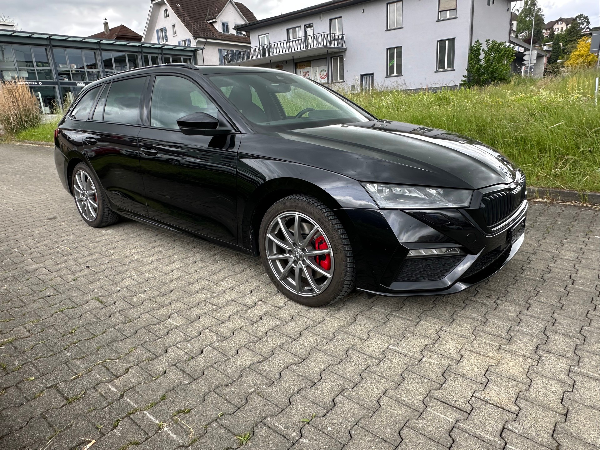 SKODA Octavia Combi 2.0 TSI DSG RS-image-5