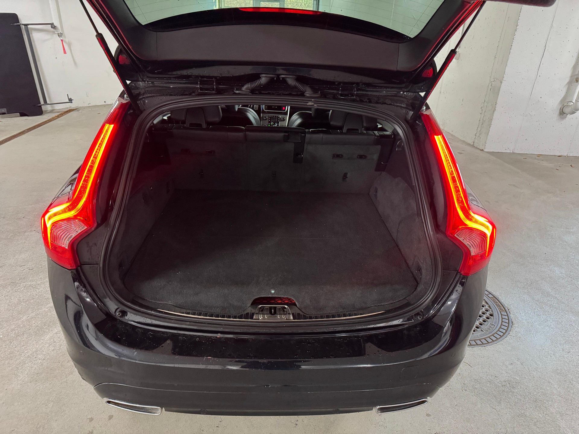 VOLVO V60 D6 AWD Plug-in Hybrid Summum Geartronic-image-7