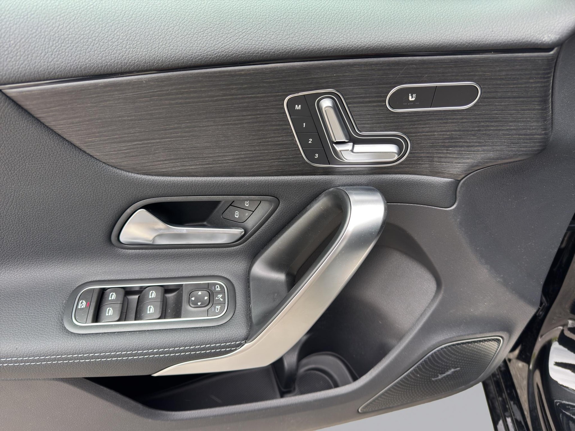MERCEDES-BENZ A 250 Progressive 4m-image-11