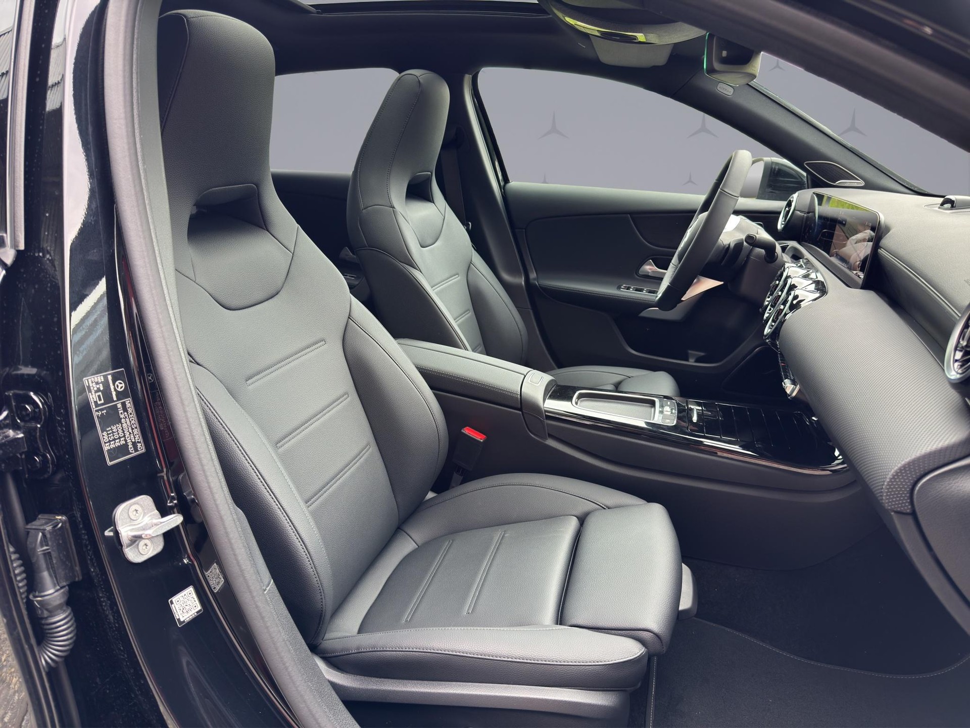 MERCEDES-BENZ A 250 Progressive 4m-image-17