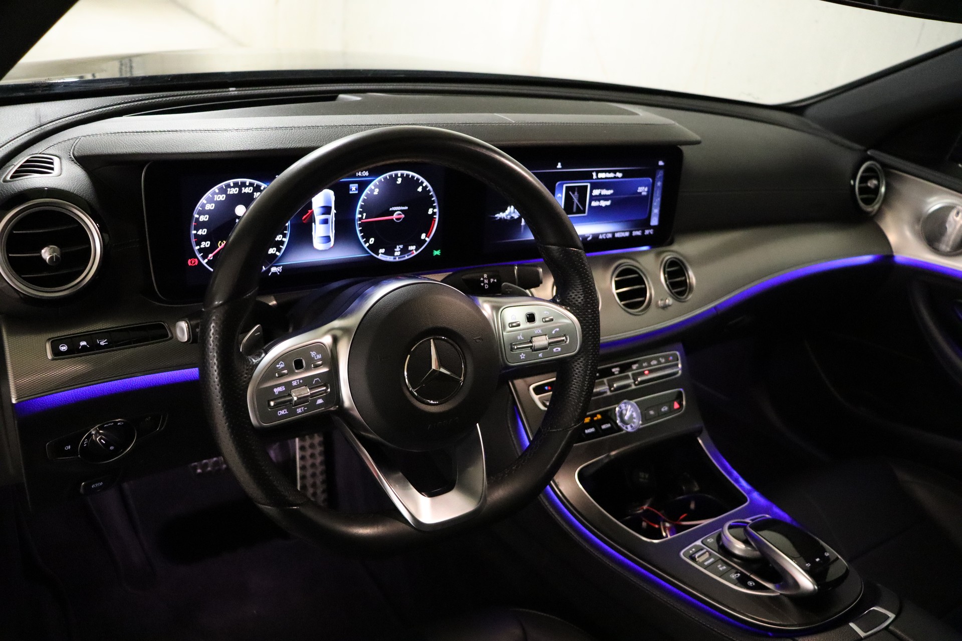 MERCEDES-BENZ E 220 d AMG Line 4Matic 9G-Tronic-image-10