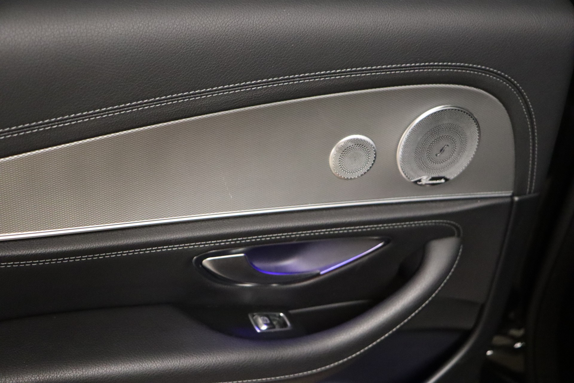 MERCEDES-BENZ E 220 d AMG Line 4Matic 9G-Tronic-image-15