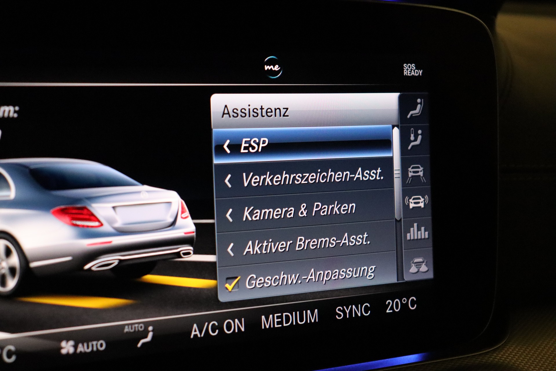 MERCEDES-BENZ E 220 d AMG Line 4Matic 9G-Tronic-image-25