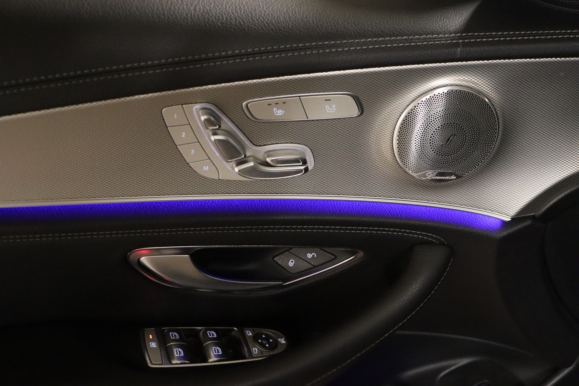 MERCEDES-BENZ E 220 d AMG Line 4Matic 9G-Tronic-image-13