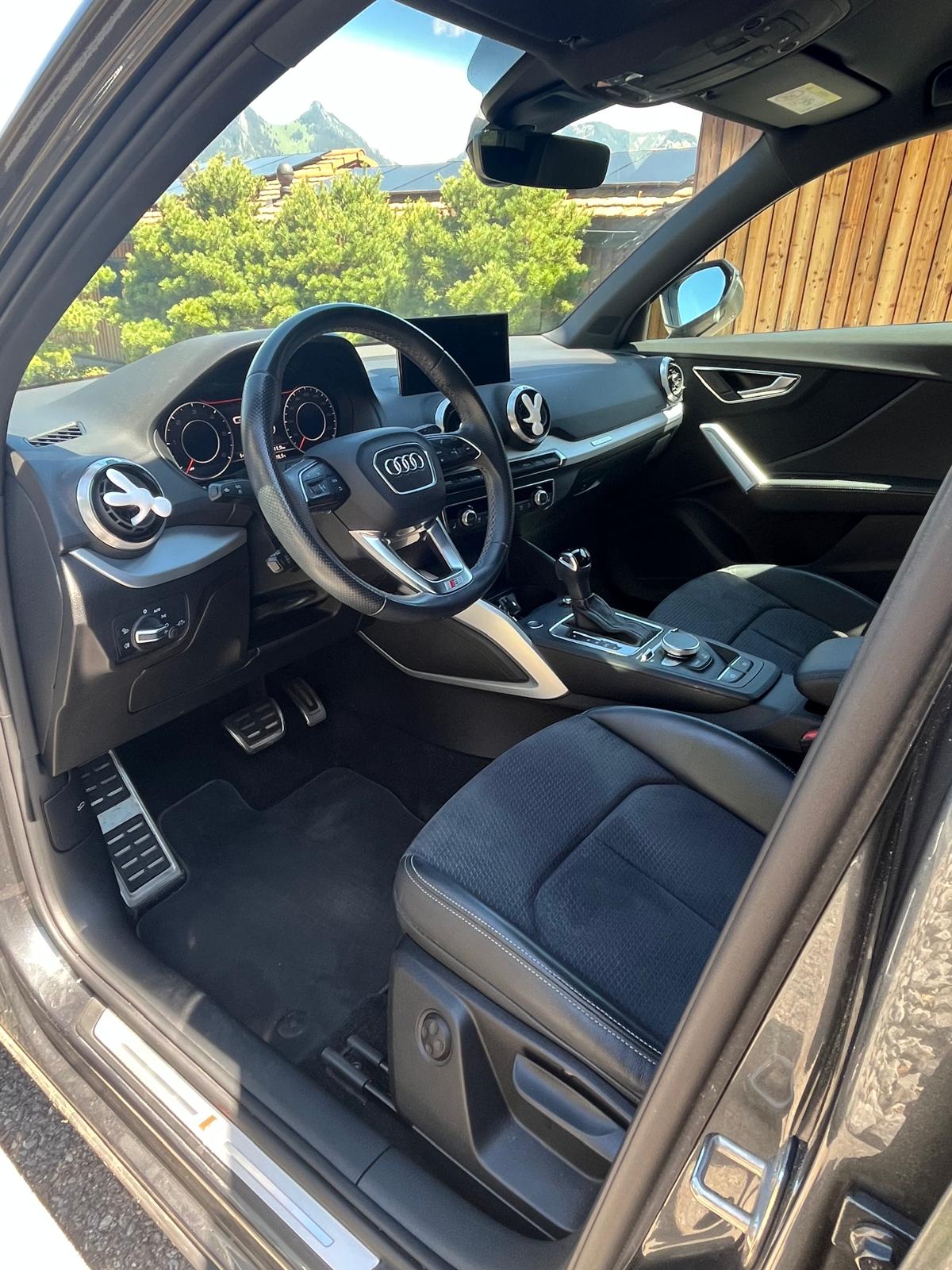 AUDI Q2 35 TDI S line quattro S-tronic-image-9