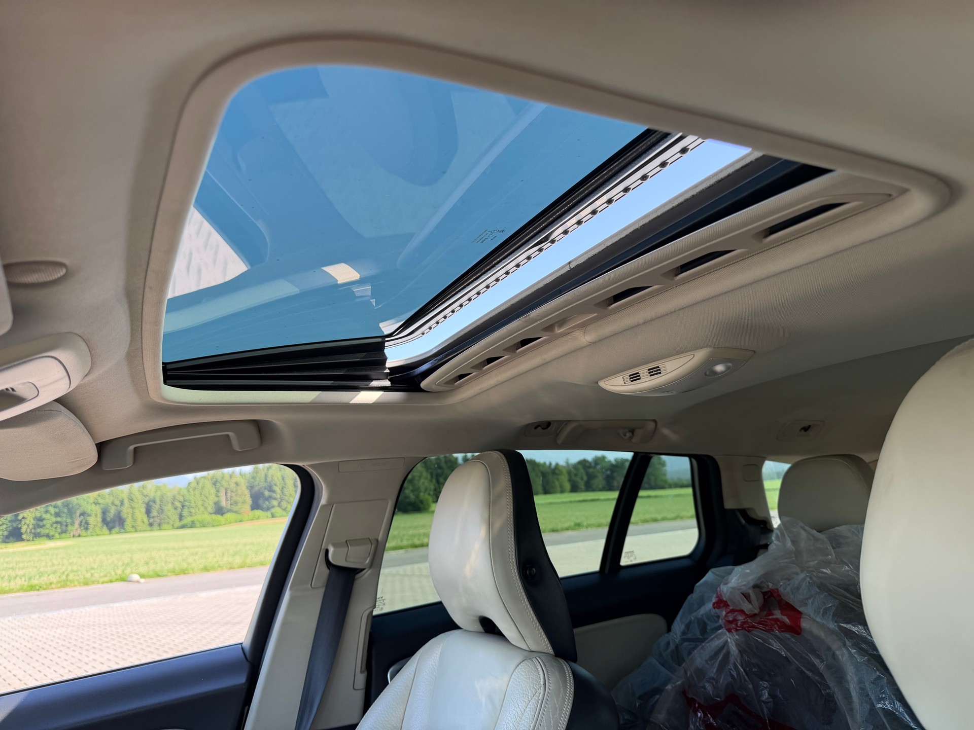VOLVO V60 D5 Kinetic Geartronic-image-4