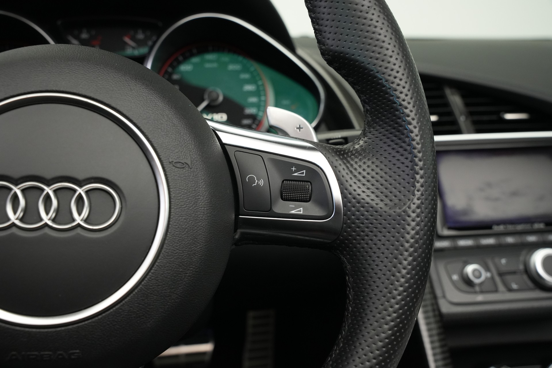 AUDI R8 Spyder 5.2 S-Tronic *Carbon* *B&O* *Keramik*-image-30