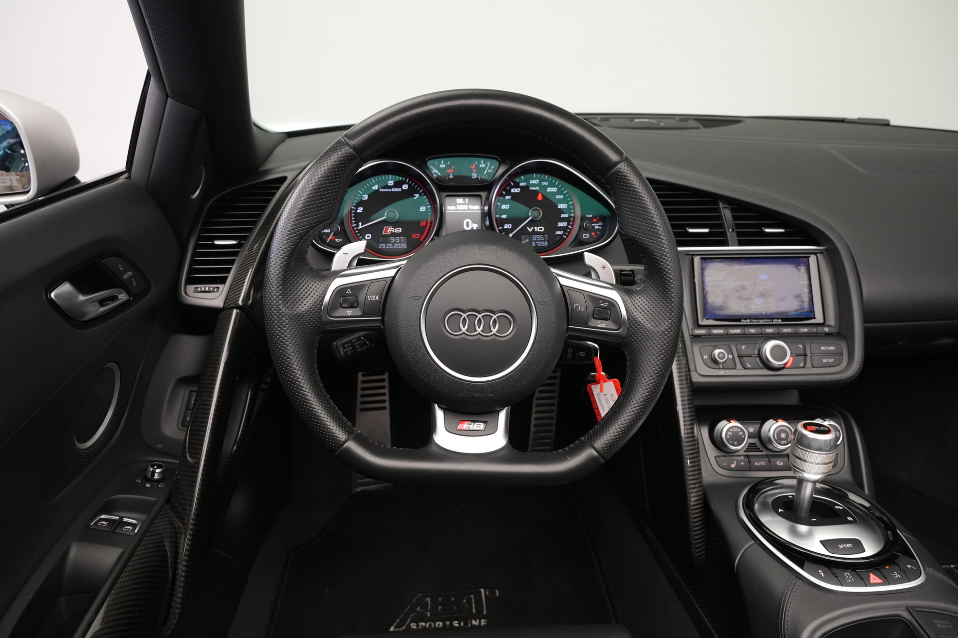 AUDI R8 Spyder 5.2 S-Tronic *Carbon* *B&O* *Keramik*-image-28