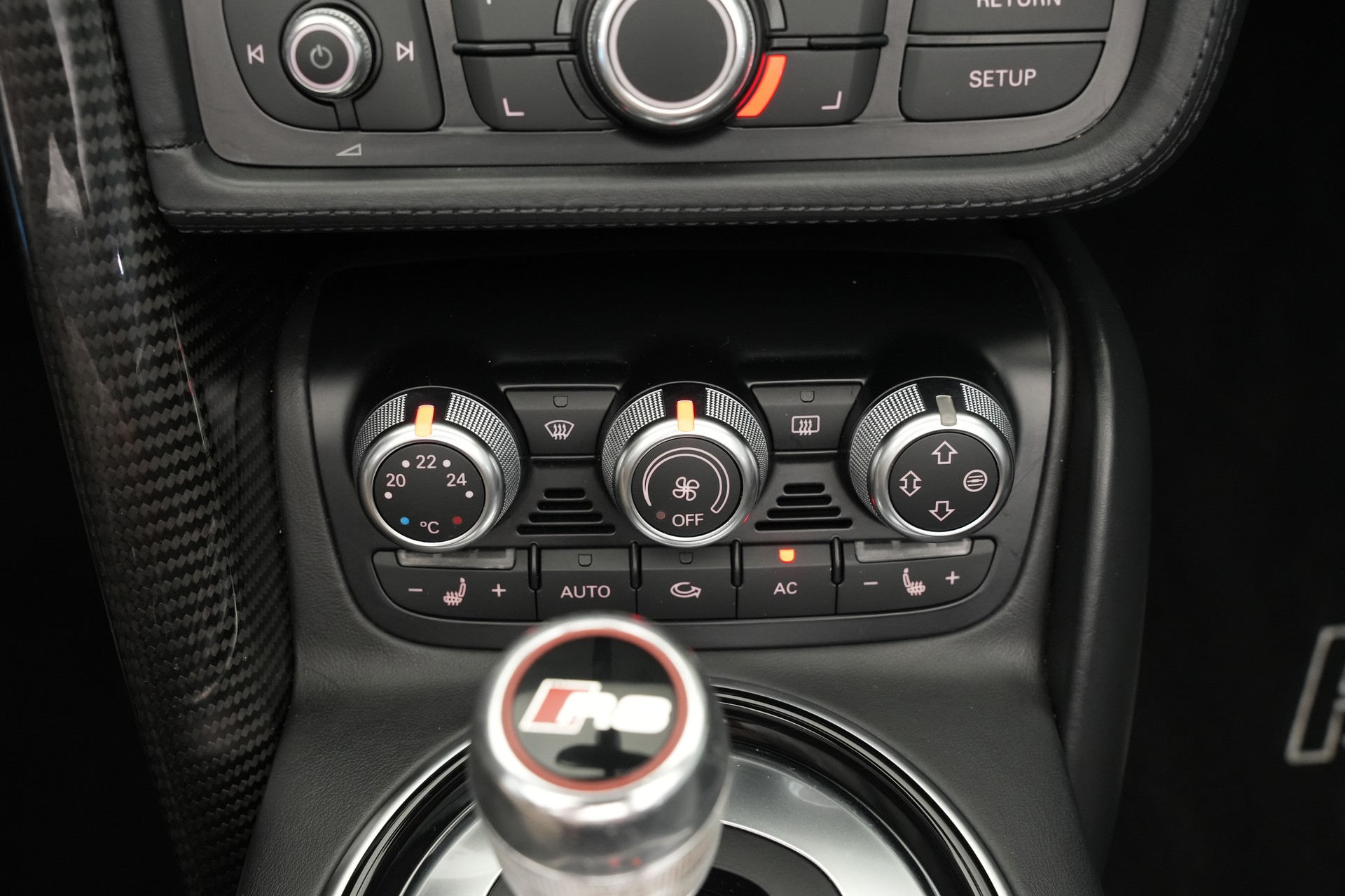 AUDI R8 Spyder 5.2 S-Tronic *Carbon* *B&O* *Keramik*-image-24