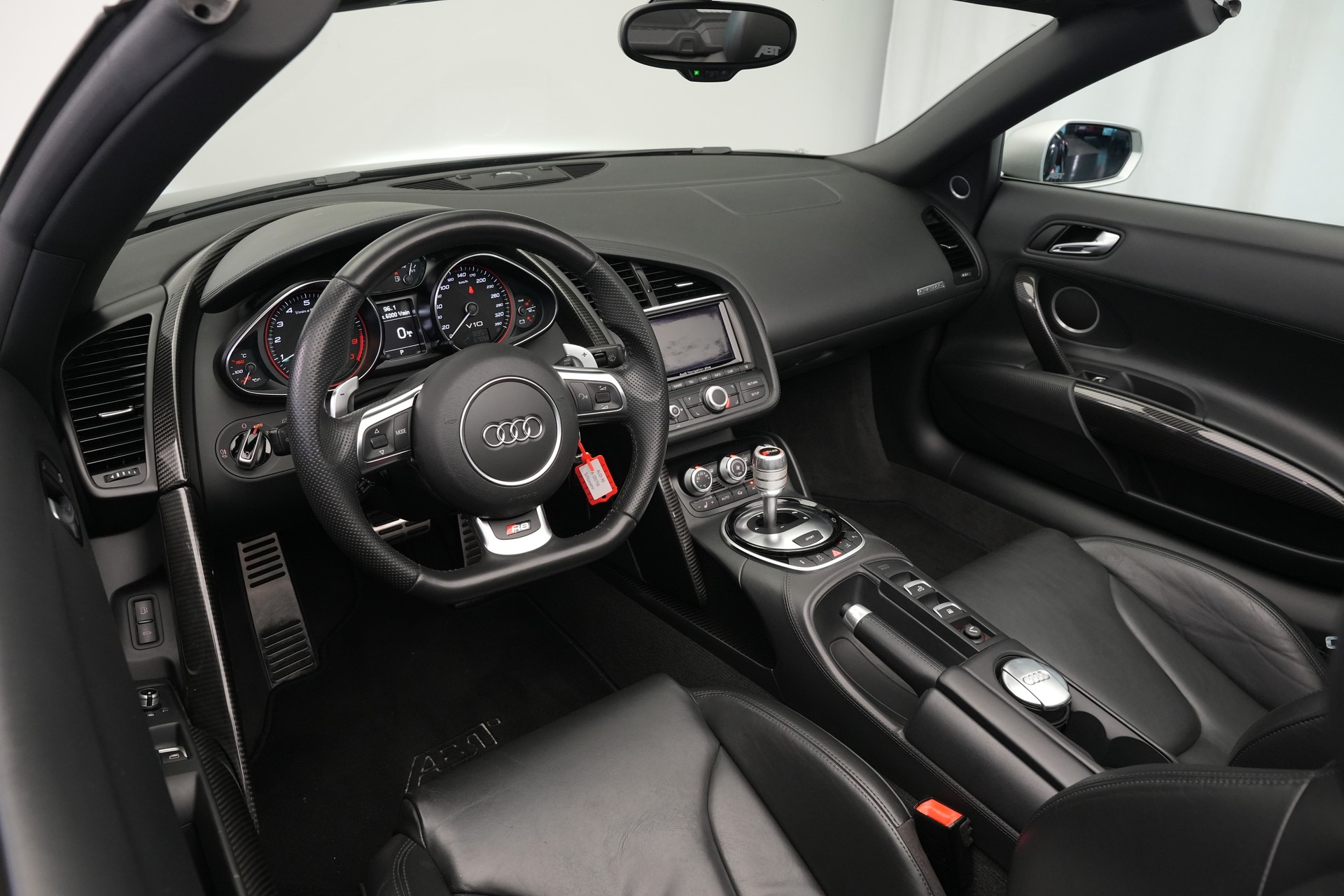 AUDI R8 Spyder 5.2 S-Tronic *Carbon* *B&O* *Keramik*-image-14