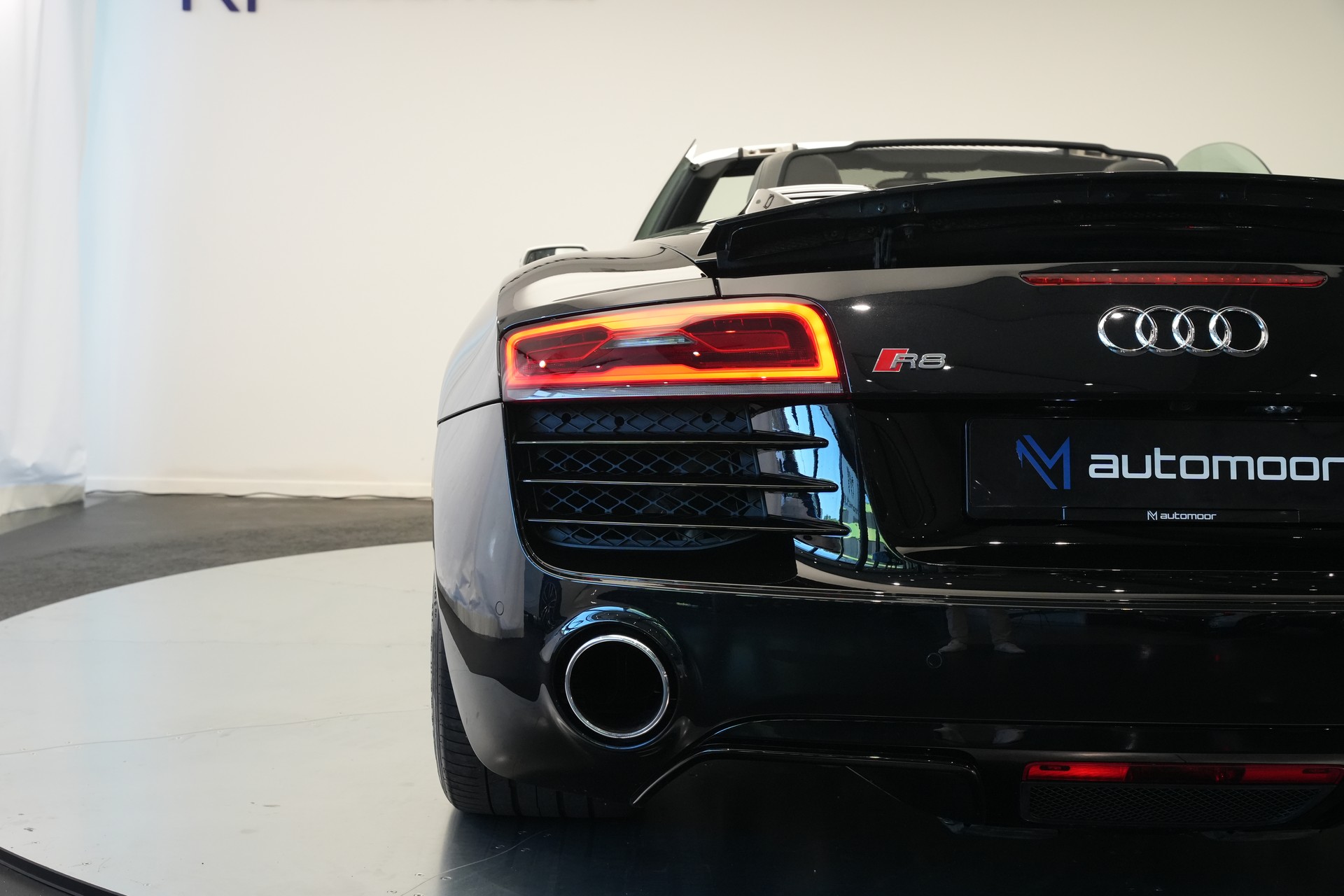 AUDI R8 Spyder 5.2 S-Tronic *Carbon* *B&O* *Keramik*-image-43