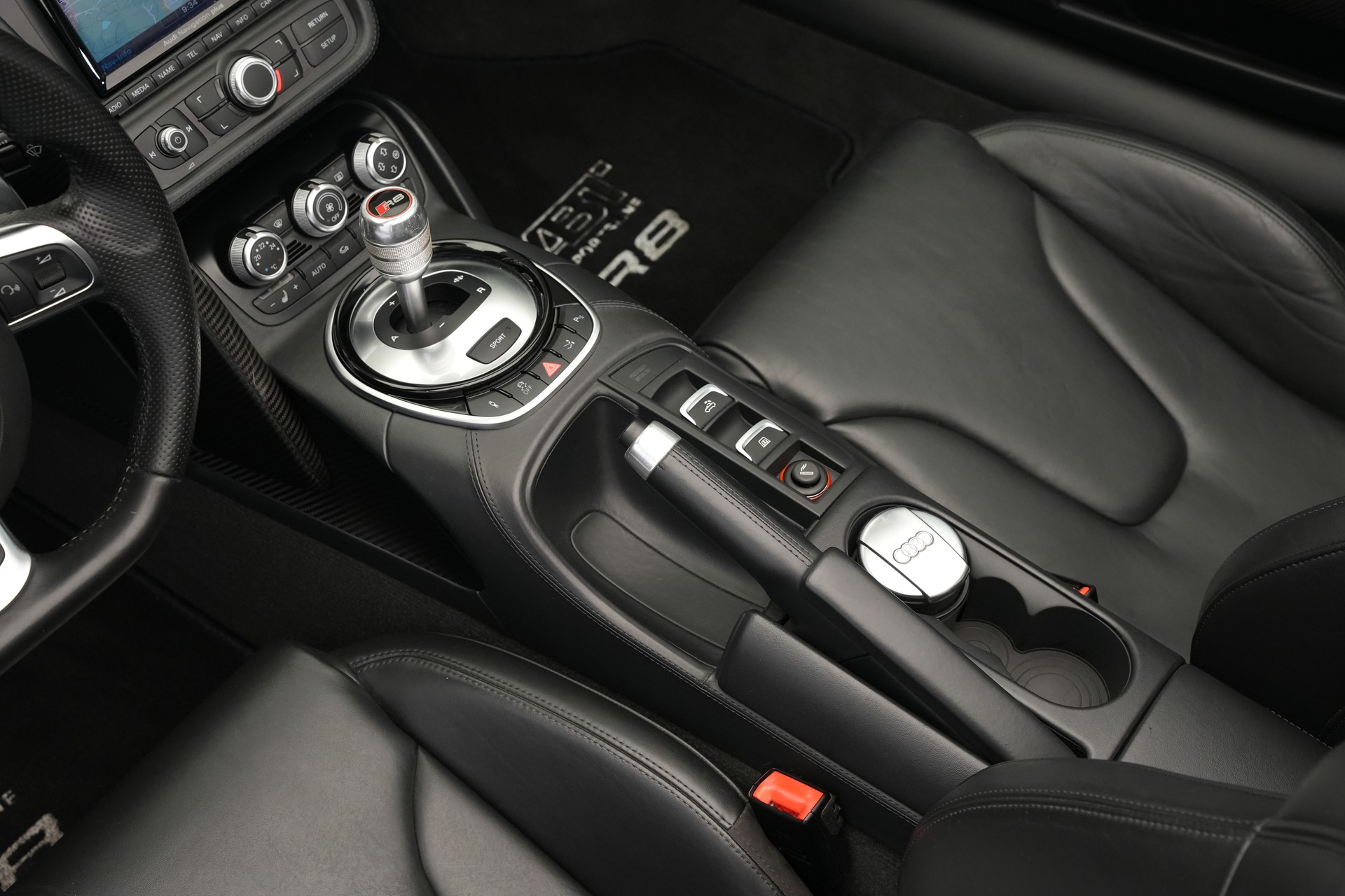 AUDI R8 Spyder 5.2 S-Tronic *Carbon* *B&O* *Keramik*-image-22