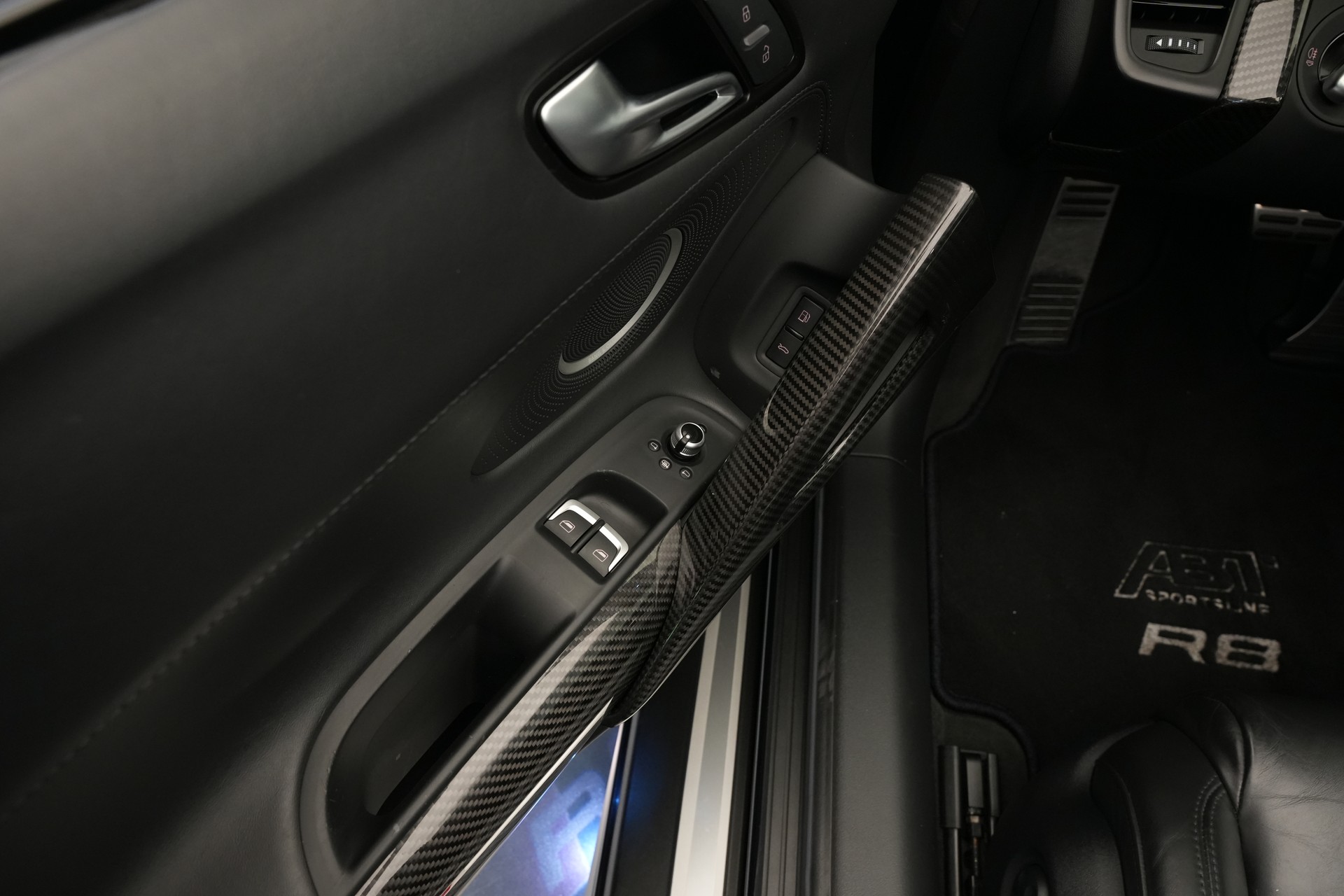 AUDI R8 Spyder 5.2 S-Tronic *Carbon* *B&O* *Keramik*-image-27